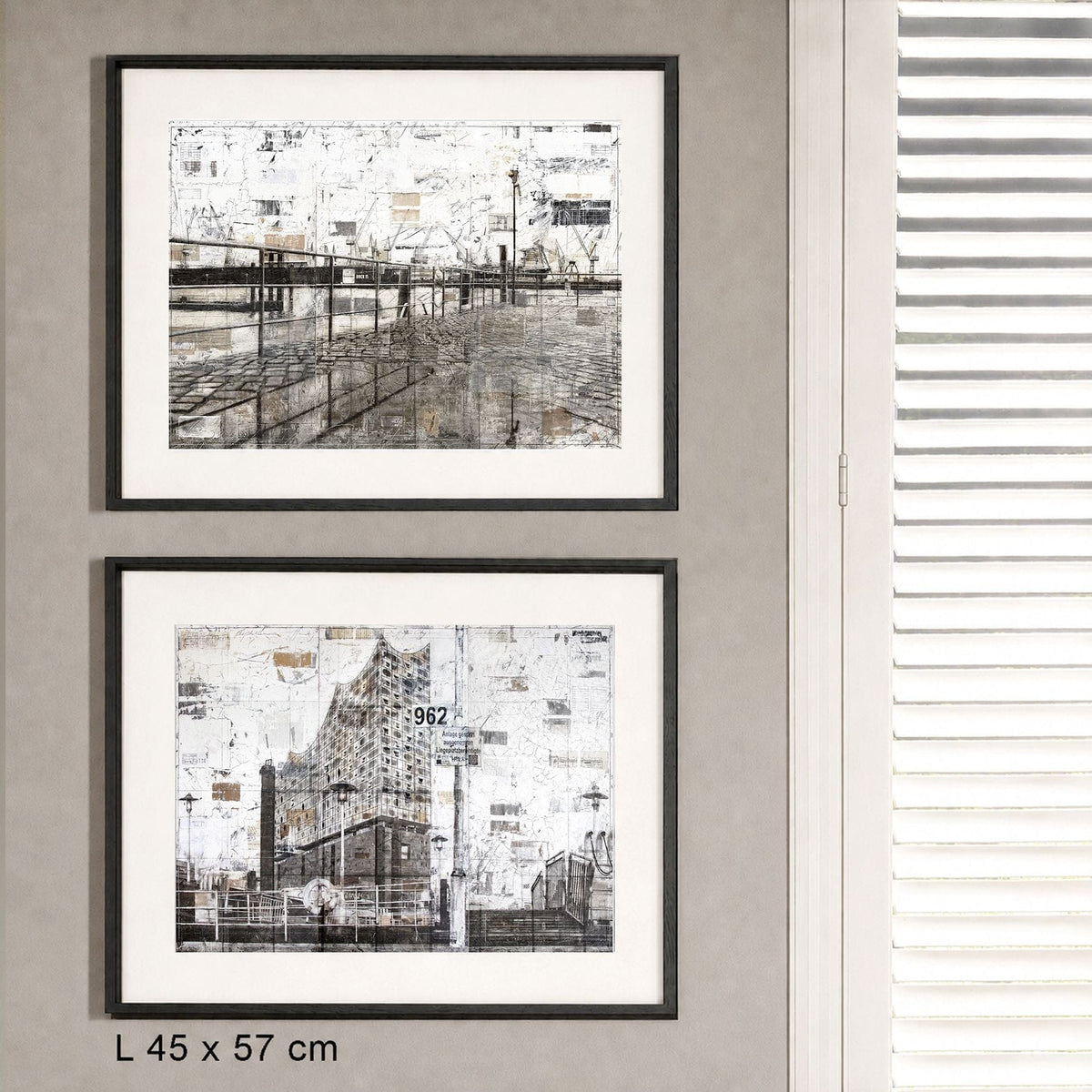 Hamburg Hafen Bilderwand als 2er-Set mit gerahmten Schwarz-Weiß-Fotografien der Elbphilharmonie und des Hamburger Hafens im Format 45 × 57 cm