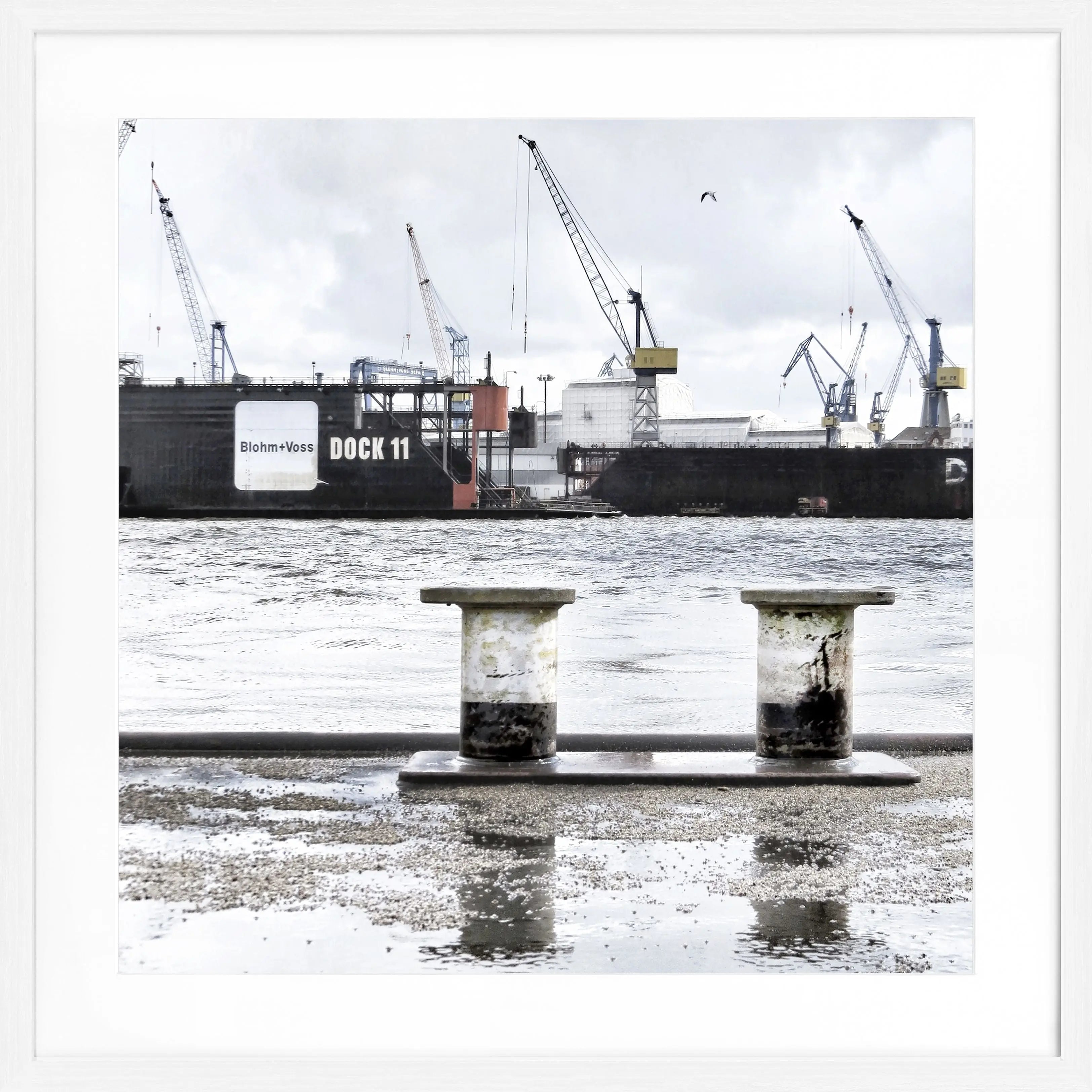 Poster mit Rahmen Hamburg Hafen ’DOCK 11’ HH05KQ