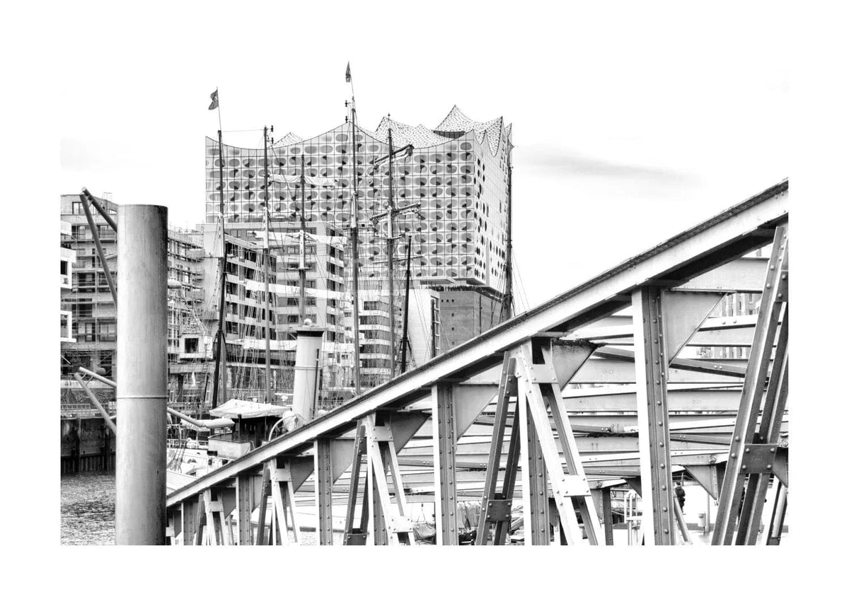 Hafen Hamburg Poster mit Elphi-Skyline, weißer Rand, von Cosman-Photocollection, A4-Größe, detailreiche Hafenaufnahme