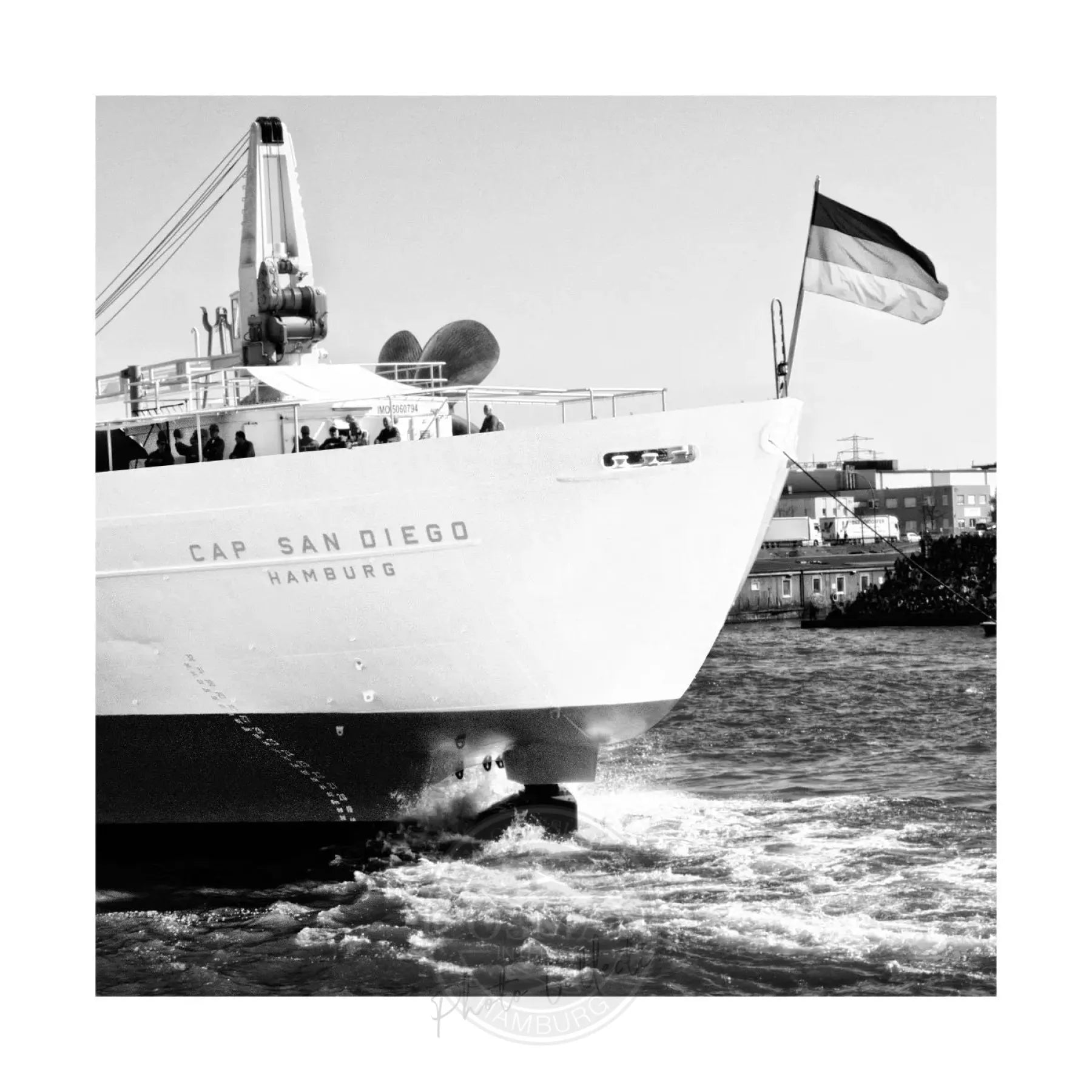 Hafen Hamburg Poster mit Cap San Diego, 40x40cm, von Cosman-Photocollection, mit weißem Rand, detaillierte Hafenansicht