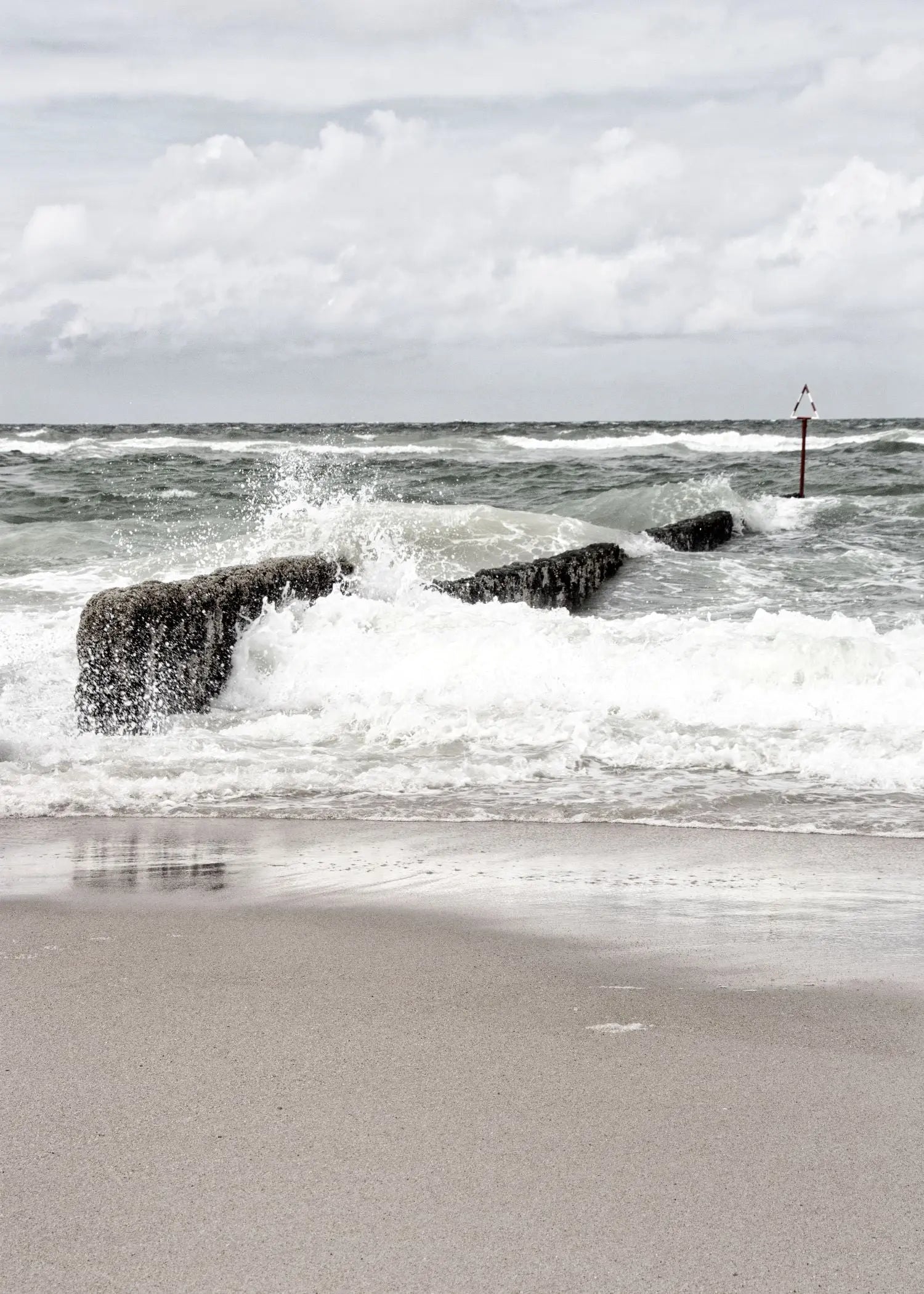 Schwarz-weiß Poster ’Buhne’ Sylt von Cosman-Photocollection, A4 Druck mit weißem Rand, maritime Küstenlandschaft