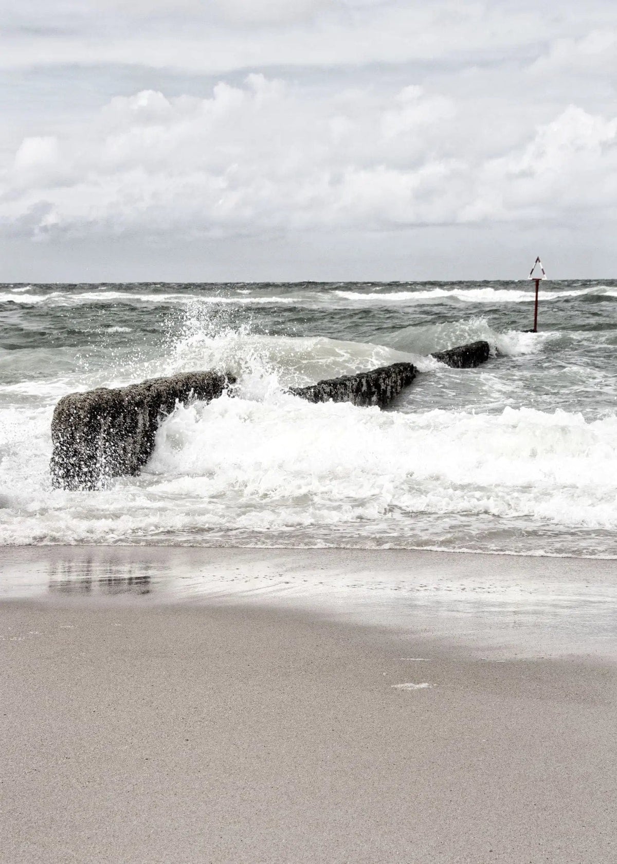 Schwarz-weiß Poster ’Buhne’ Sylt von Cosman-Photocollection, A4 Druck mit weißem Rand, maritime Küstenansicht