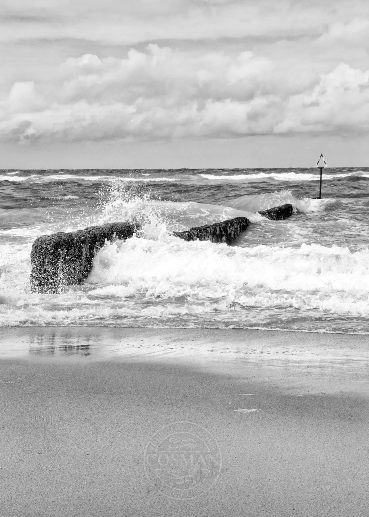 Schwarz-weiß Poster ’Buhne’ Sylt von Cosman-Photocollection, A4 Druck mit weißem Rand, maritime Küstenansicht