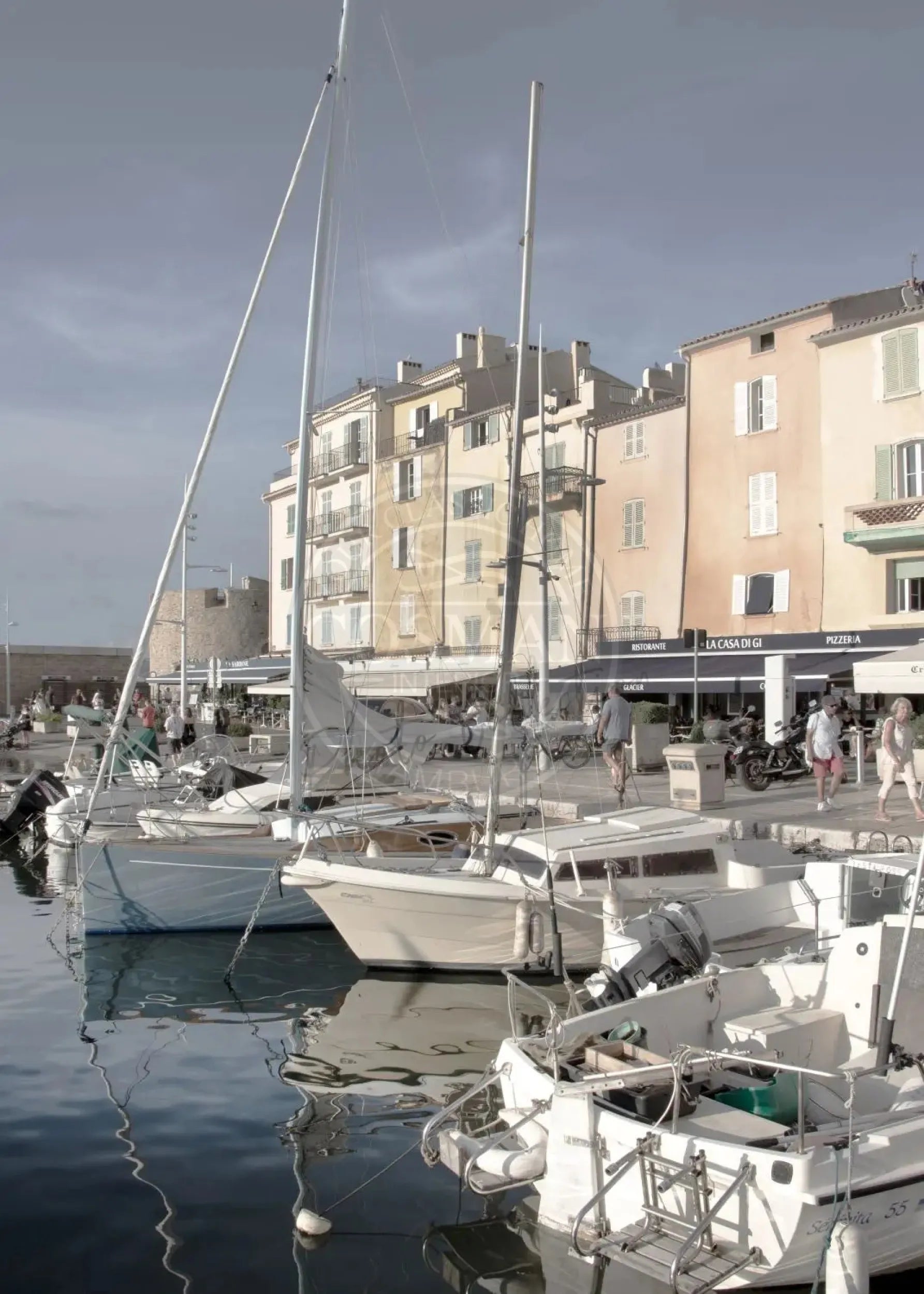 Schwarz-weiß Poster ’Hafen’ Saint Tropez von Cosman-Photocollection, A4-Größe, mit weißem Rand, maritime Hafenansicht