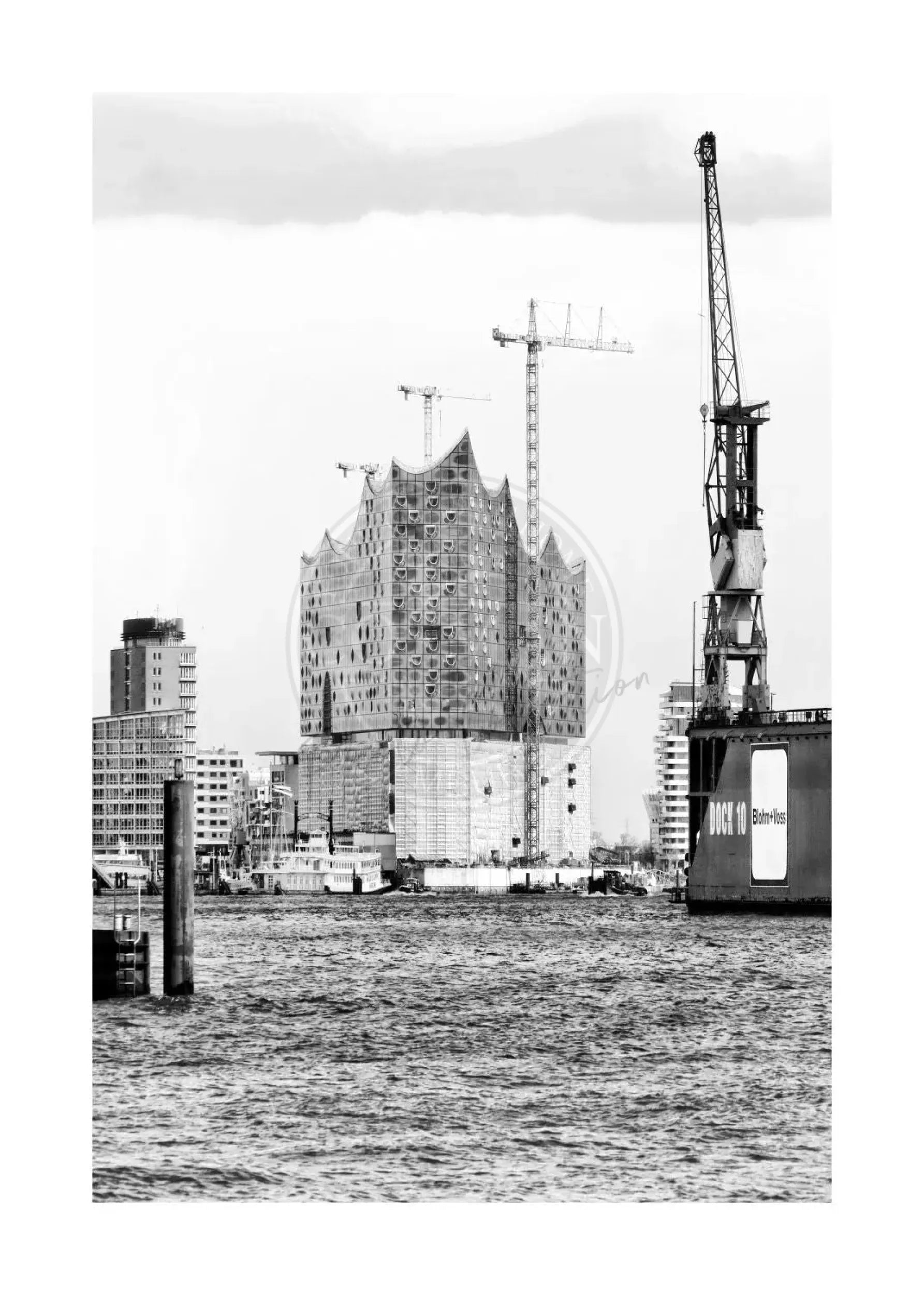 Schwarz-weiß Hamburg Hafen Poster mit Elphi Skyline, 21x29,7cm, von Cosman-Photocollection, A4 Druck, mit weißem Rand