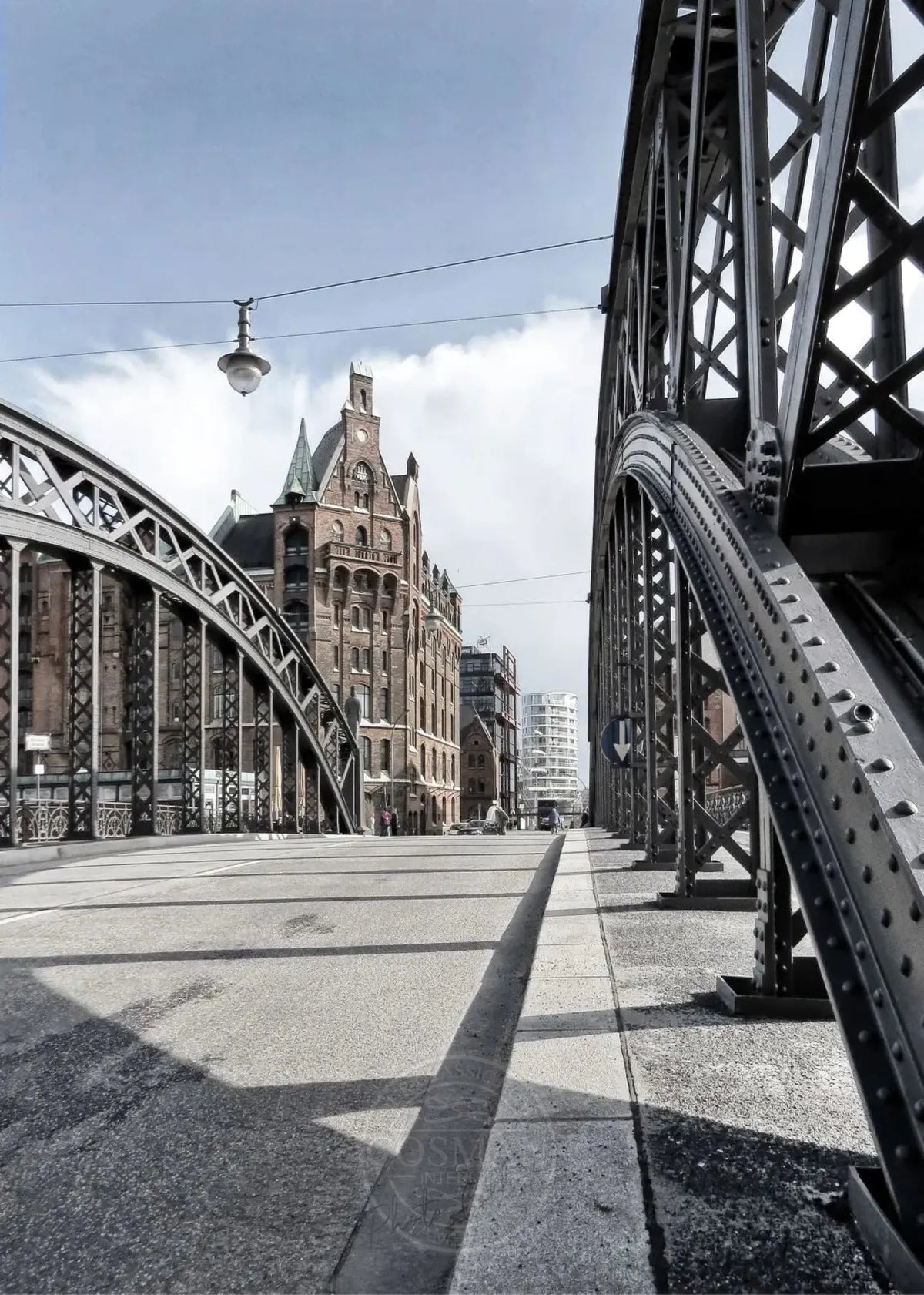 Schwarz-weiß Poster der Hamburger Speicherstadt von Cosman-Photocollection, A4-Größe, mit weißem Rand.