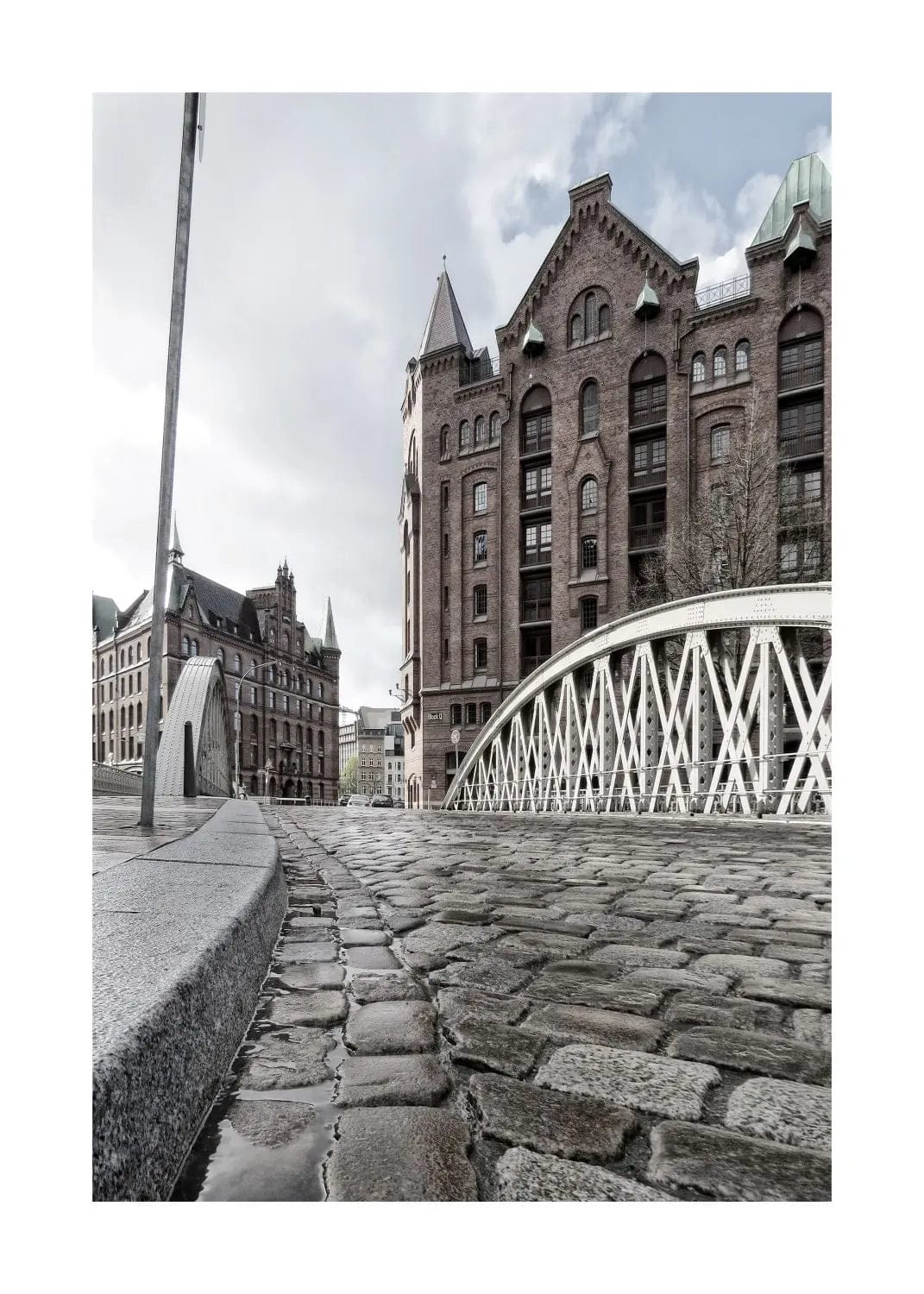 Schwarz-Weiß-Poster von Hamburg Speicherstadt, A4-Größe, von Cosman-Photocollection, mit weißem Rand, detailreiche Stadtaufnahme