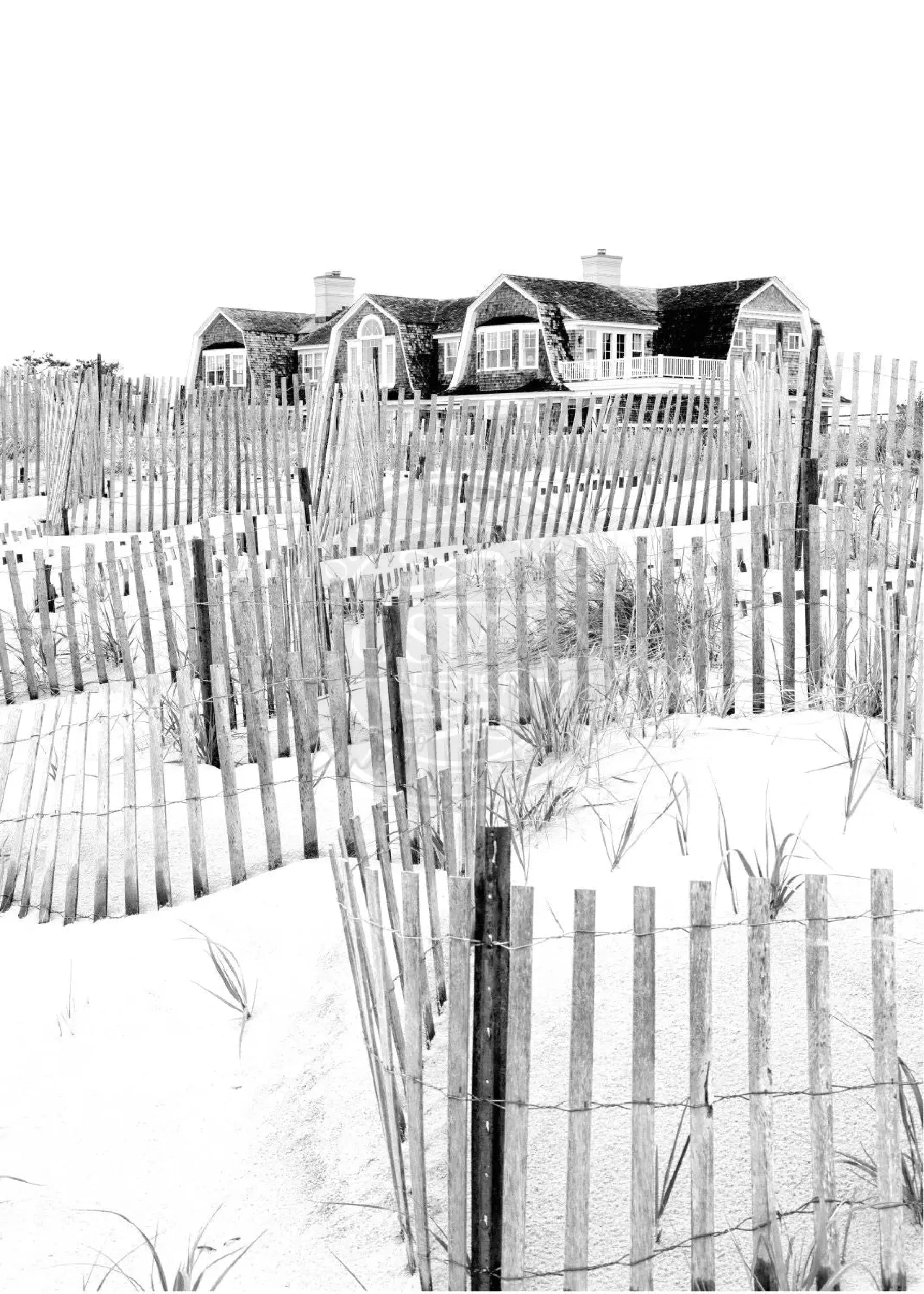 Schwarz-weißer Poster Druck Hamptons Long Island ’Beach House’ von Cosman-Photocollection auf weißem Rand, 21x29,7 cm