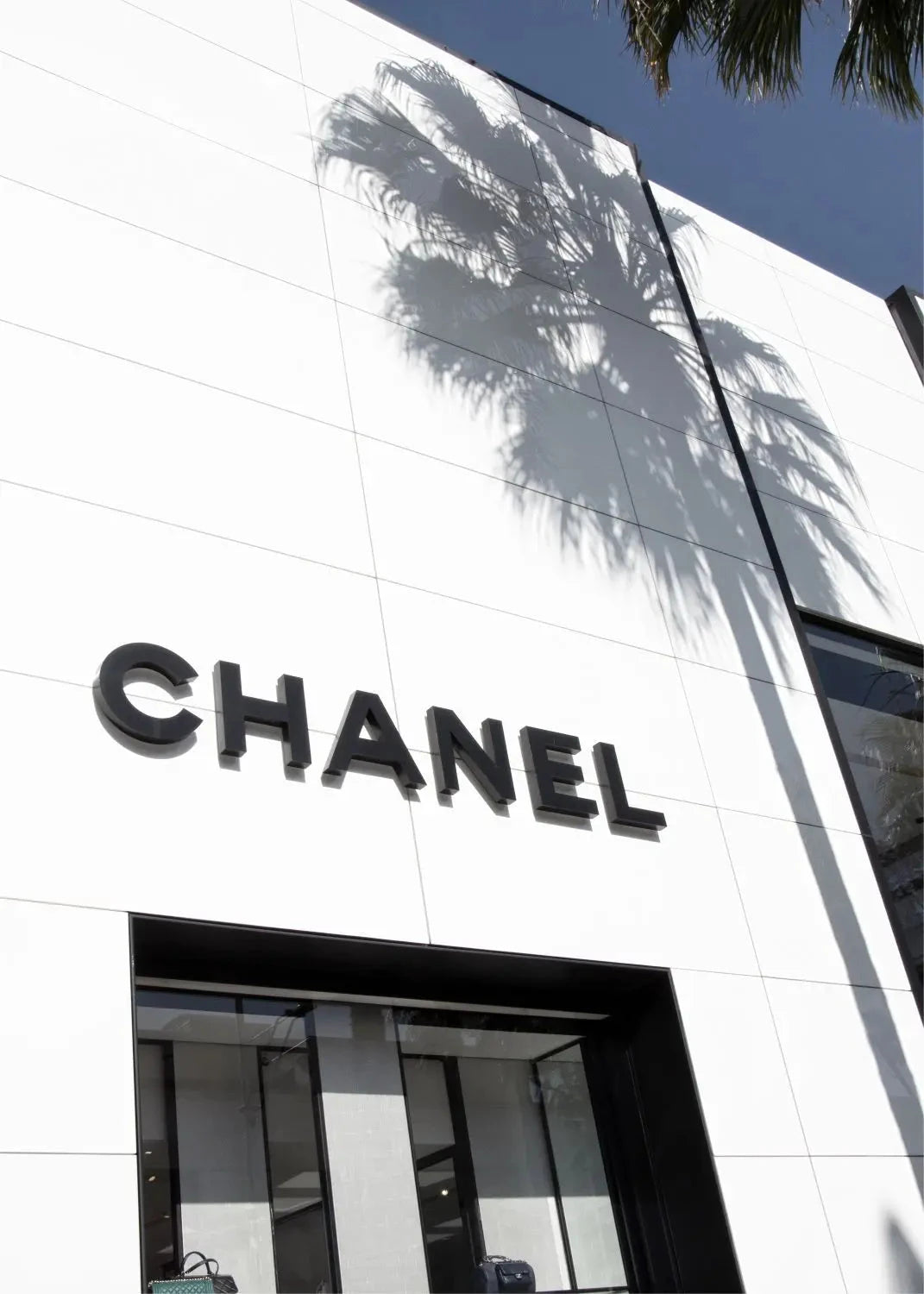 Schwarz-weiß Poster von Beverly Hills in Kalifornien mit Chanel-Logo, 21x29,7 cm, von Cosman-Photocollection.