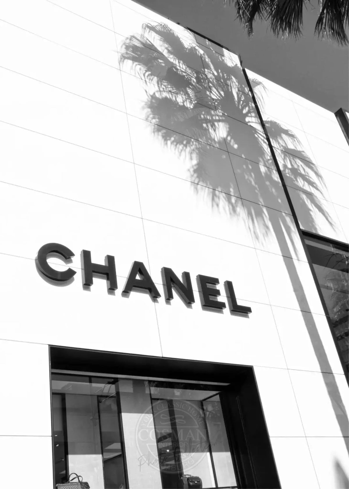 Schwarz-weißer Poster Druck von Beverly Hills in Kalifornien mit Chanel-Logo, 21x29,7 cm, von Cosman-Photocollection