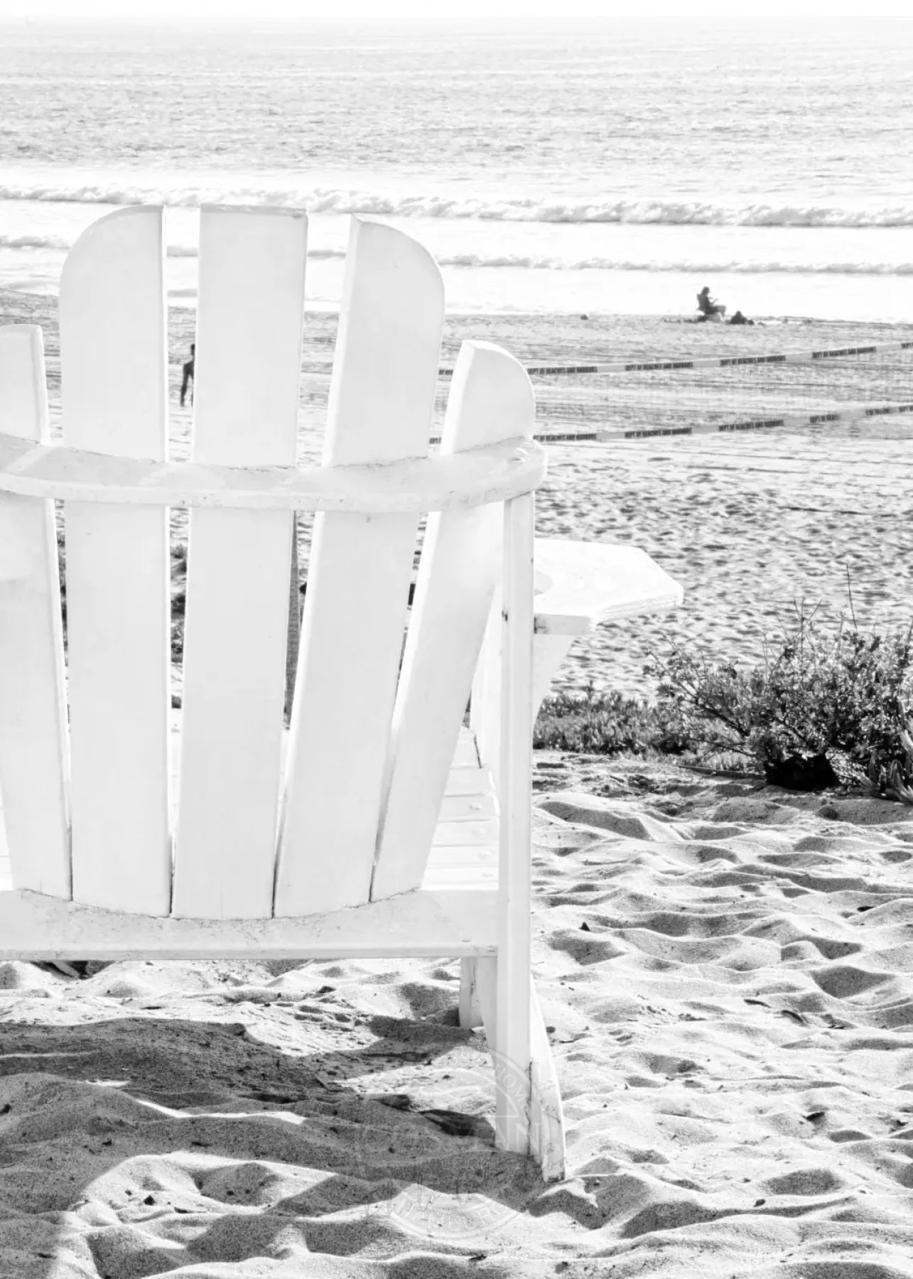 Schwarz-weiß Poster mit Kalifornien-Deckchair Motiv, 21x29,7 cm, von Cosman-Photocollection, mit weißem Rand.