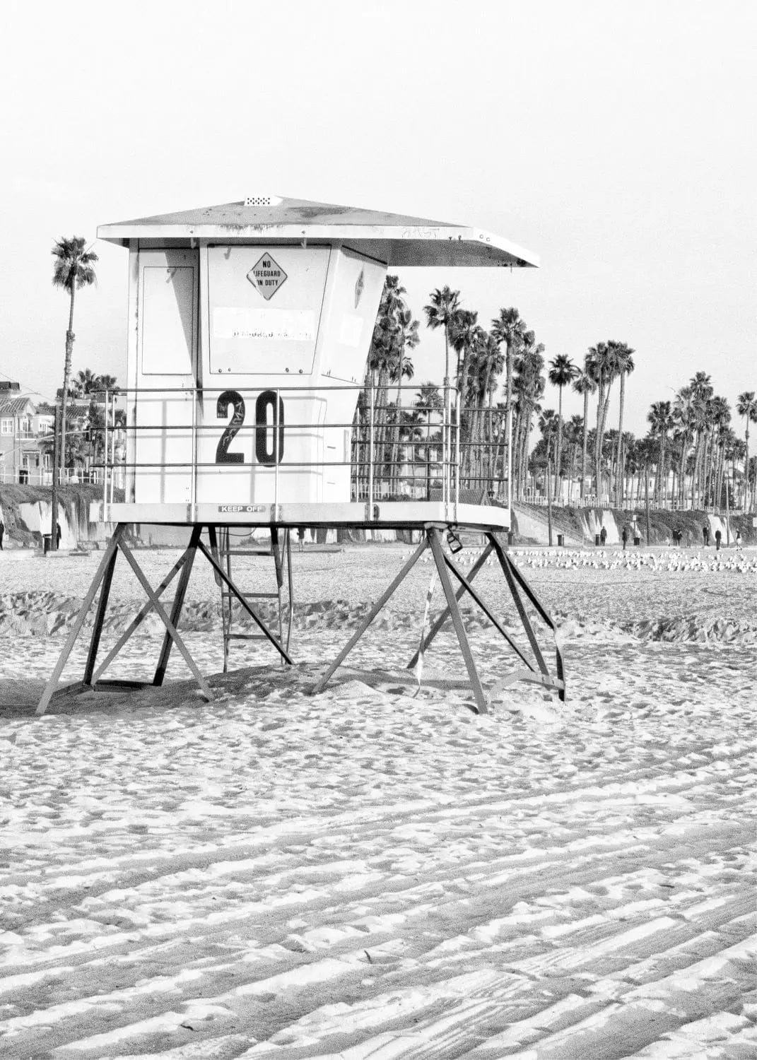 Schwarzweiß Poster von Cosman-Photocollection mit Lifeguard-Motiv an der Huntington Beach in Kalifornien, A4-Größe, 21x29,7 cm