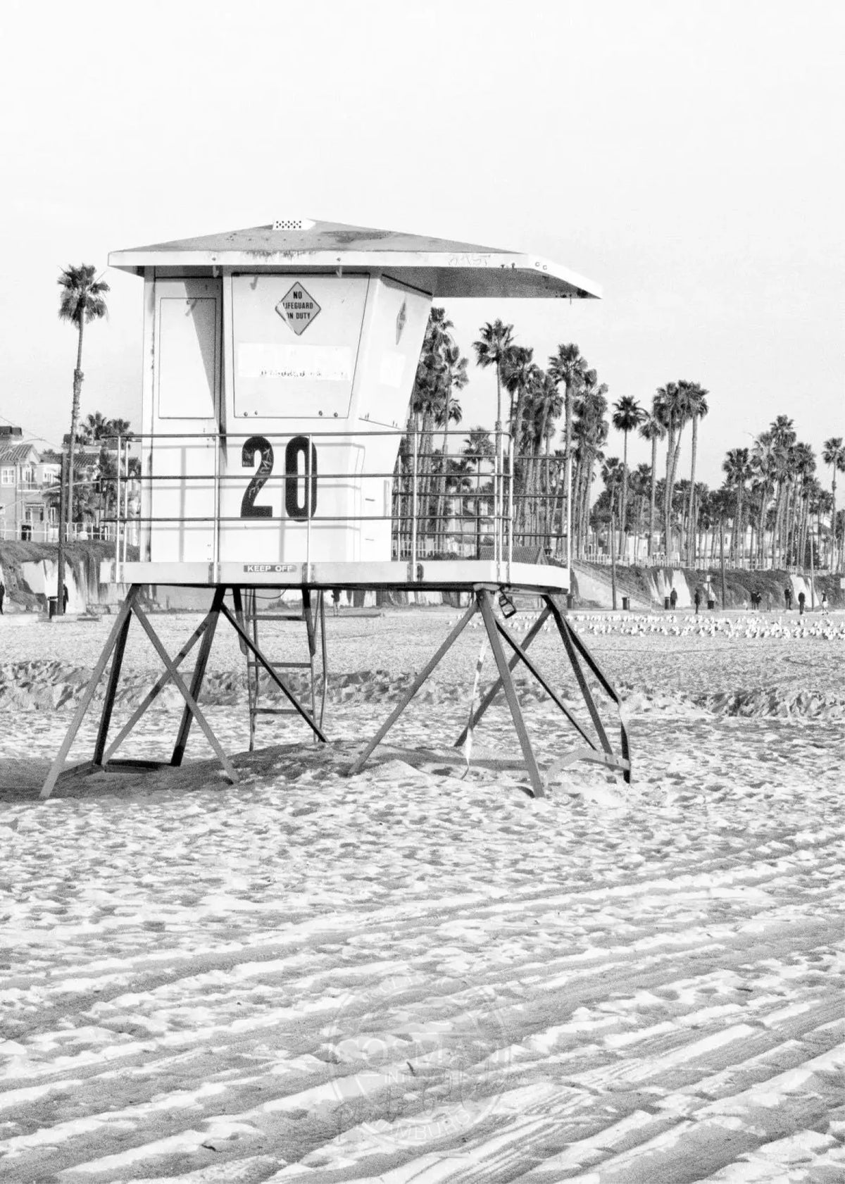 Schwarzweiß Poster von Cosman-Photocollection mit Lifeguard-Motiv an der Huntington Beach in Kalifornien, A4-Größe, 21x29,7 cm