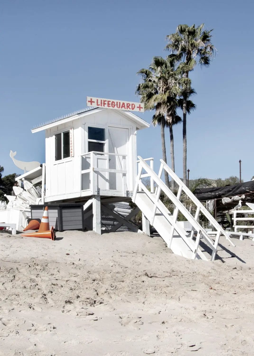 Schwarzweiß-Poster von Malibu Beach mit Rettungsschwimmer-Motiv, 21x29,7 cm, vom Cosman-Photocollection.