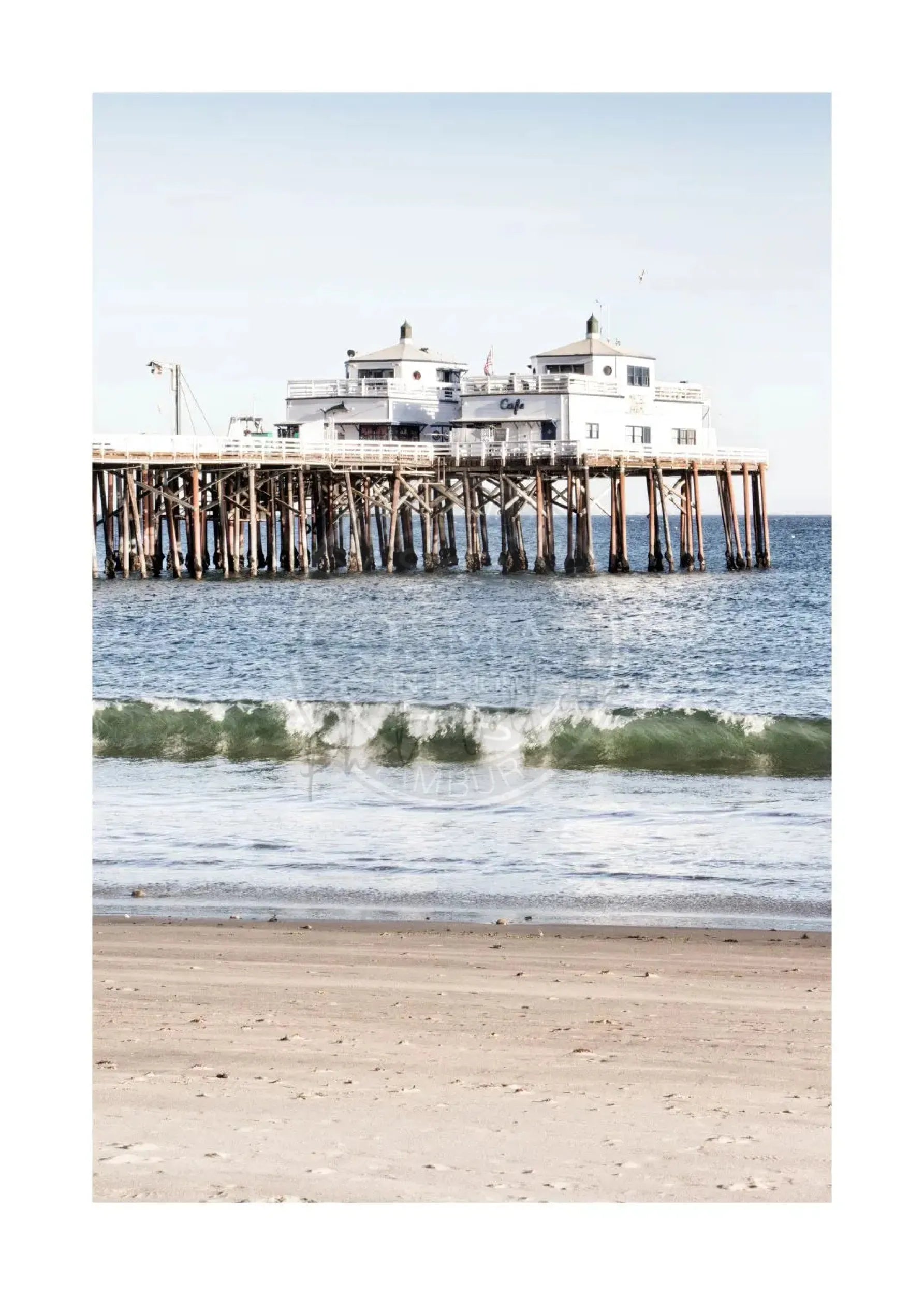 Schwarz-weiß Poster von Malibu Beach Pier in Kalifornien, 21x29,7 cm, von Cosman-Photocollection, mit weißem Rand