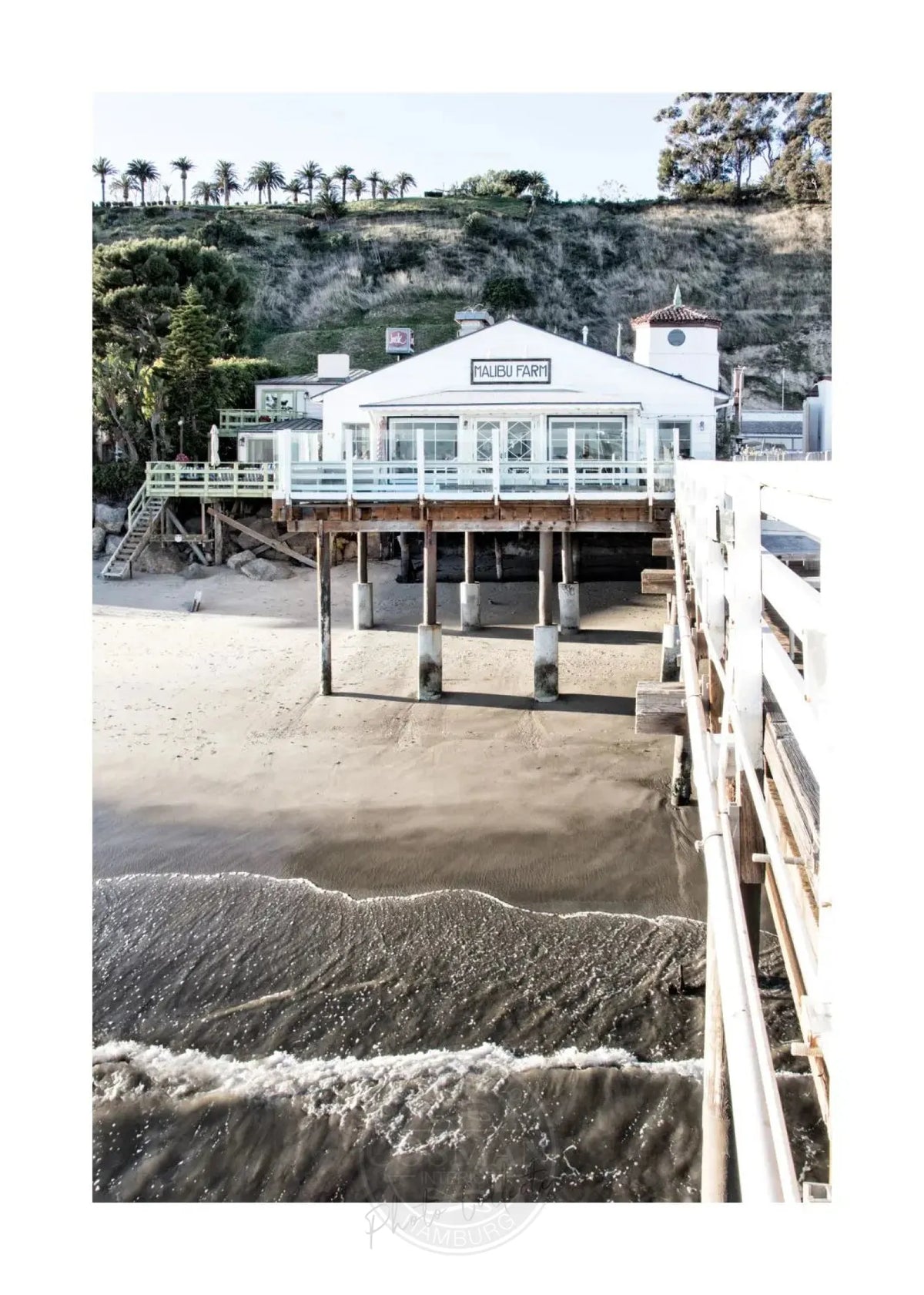 Schwarz-weiß Poster von Malibu Beach Pier in Kalifornien, 21x29,7 cm, von Cosman-Photocollection, mit weißem Rand