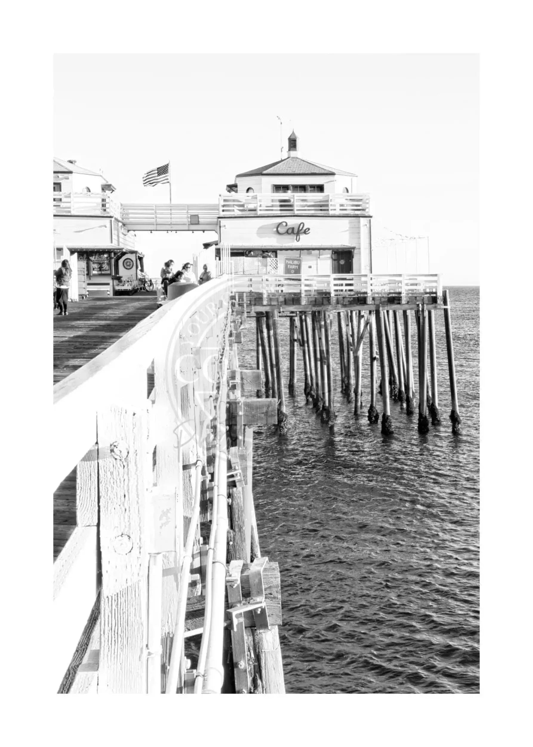 Schwarz-weiß Poster von Malibu Beach Pier in Kalifornien, 21x29,7cm, von Cosman-Photocollection.