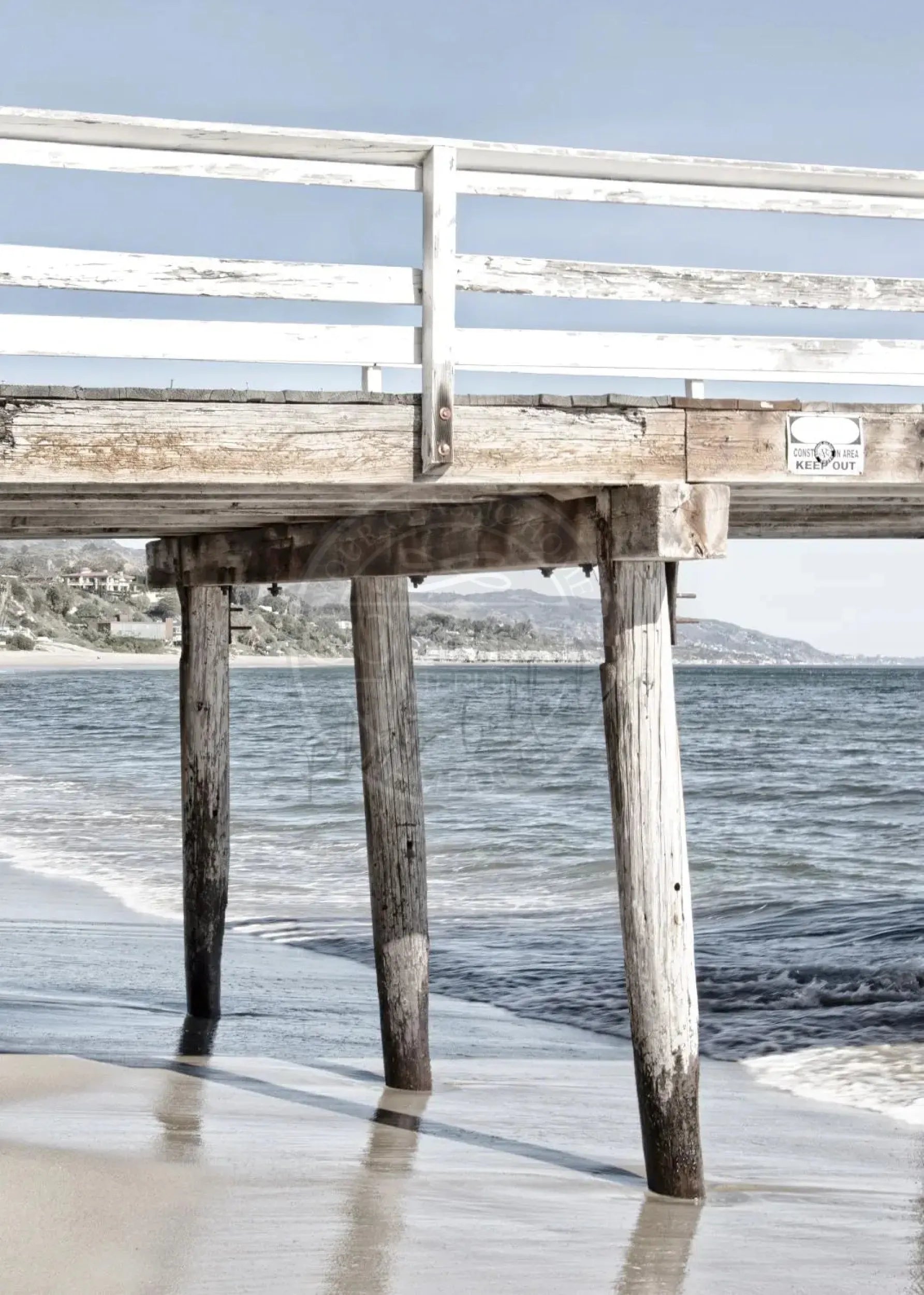 Schwarz-weiß Poster von Malibu Pier in Kalifornien, 21x29,7 cm, von Cosman-Photocollection, mit weißem Rand.