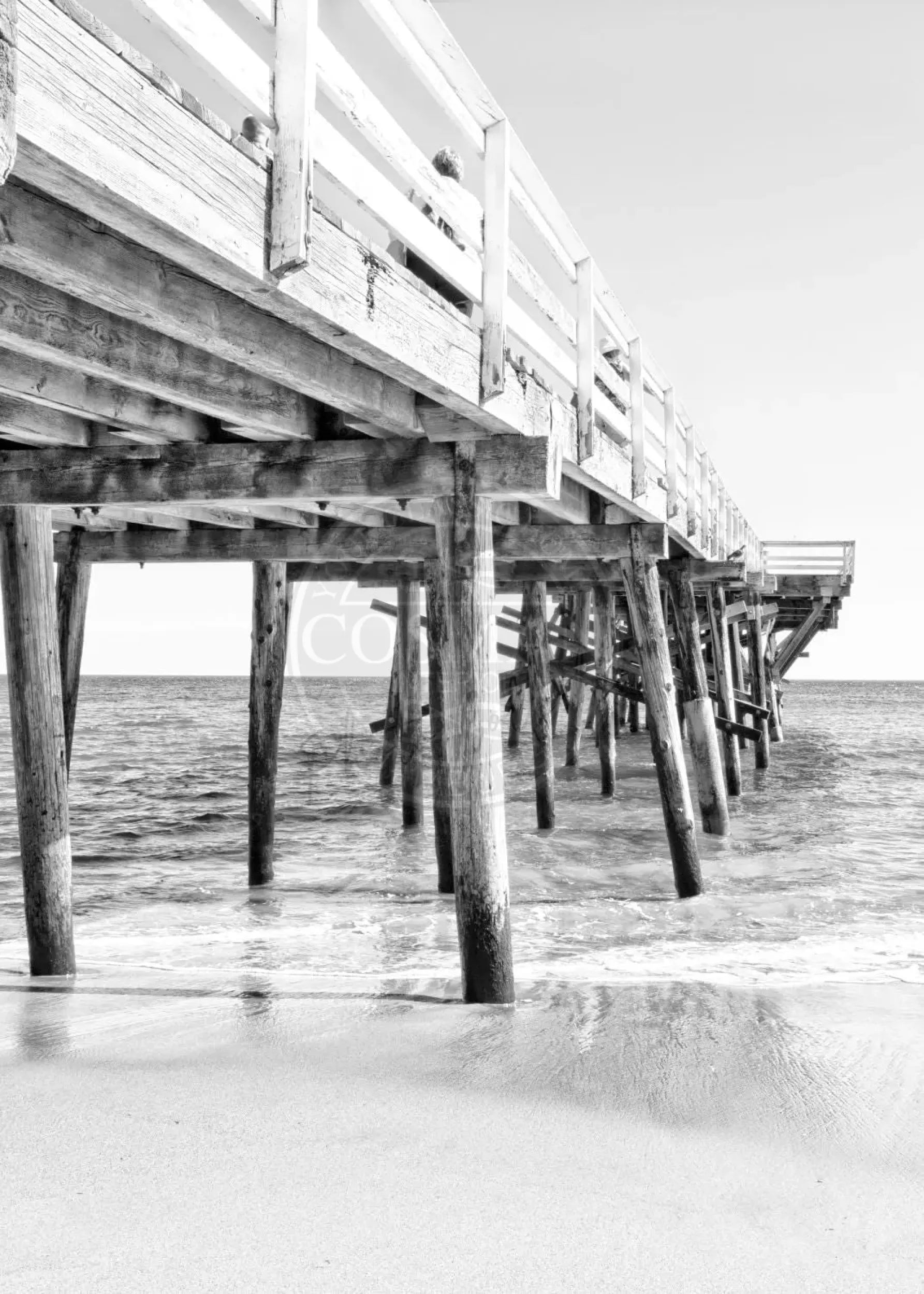 Schwarz-weiß Poster von Malibu Pier in Kalifornien, 21x29,7 cm, von Cosman-Photocollection, mit weißem Rand.