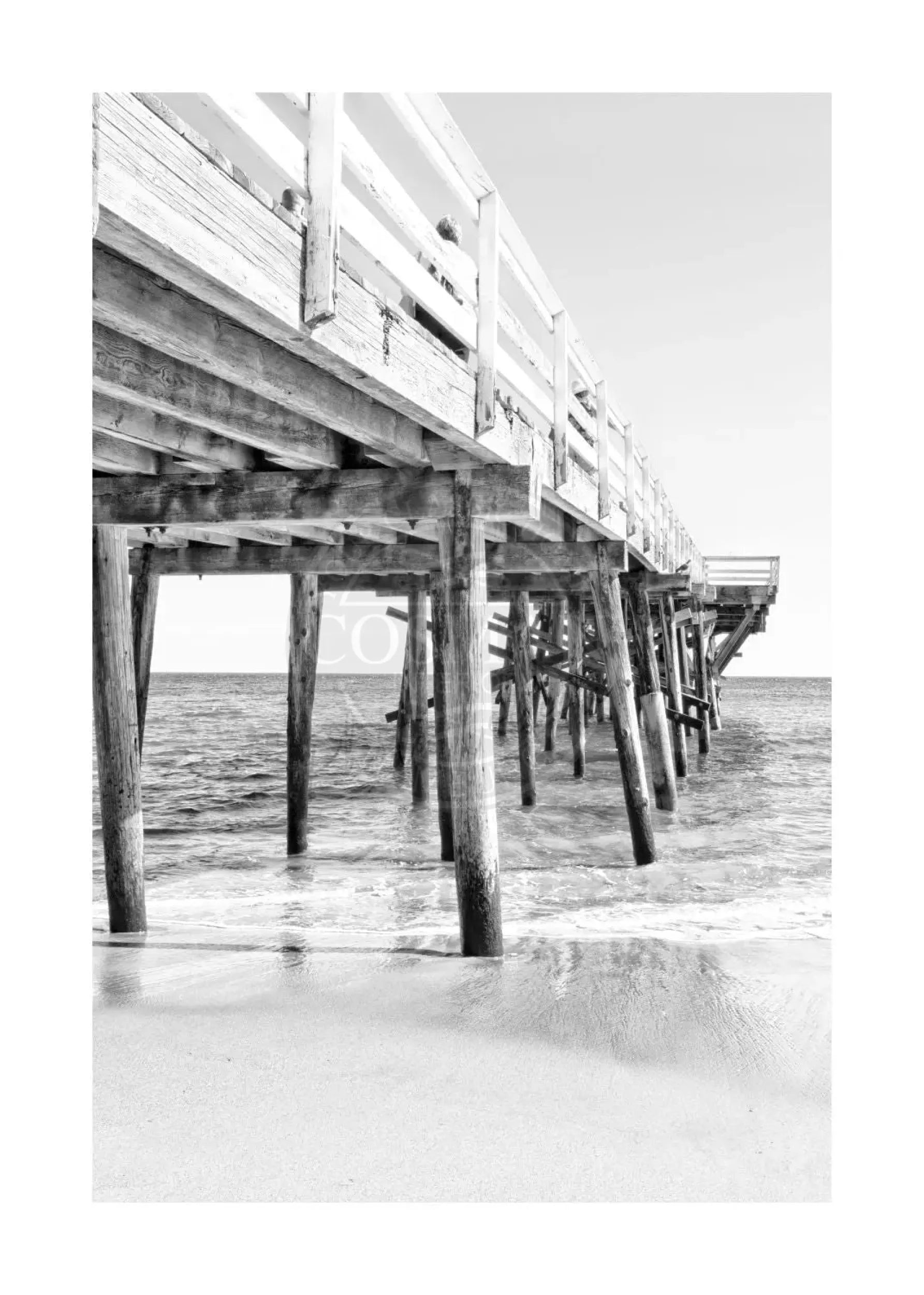 Weißer Rand A4-Poster von Cosman-Photocollection mit Schwarz-Weiß-Foto vom Malibu Pier in Kalifornien, 21x29,7cm