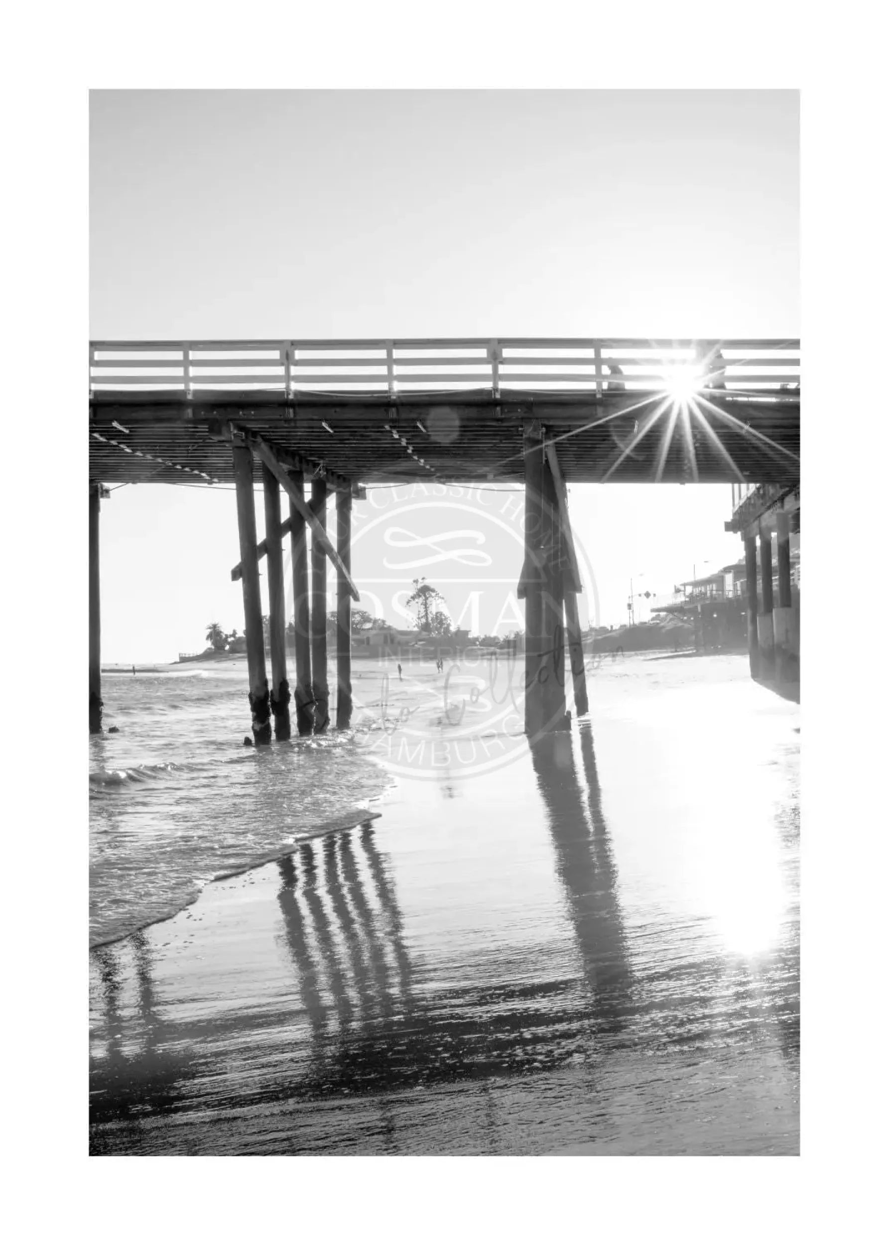 Schwarz-weiß Poster von Malibu Pier in Kalifornien, 21x29,7 cm, von Cosman-Photocollection, mit weißem Rand.