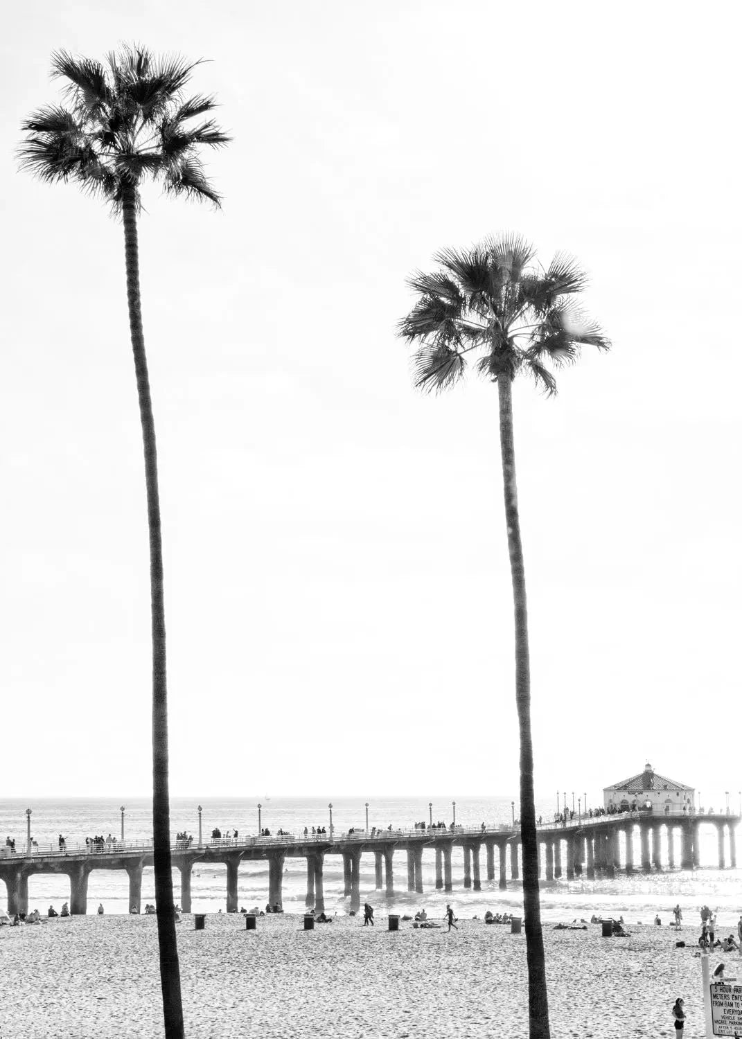 Schwarz-weiß Poster von Manhattan Beach, Kalifornien, im A4-Format, von Cosman-Photocollection mit weißem Rand