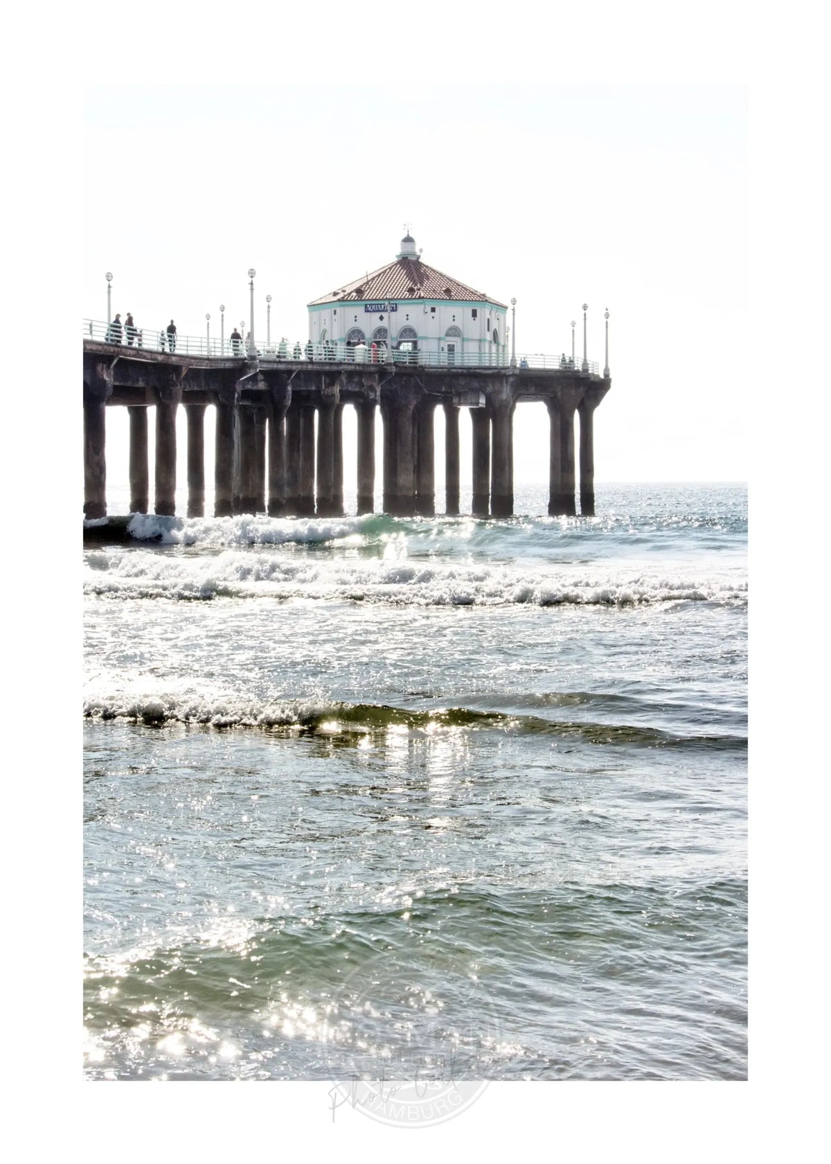 Schwarzweiß-Poster von Manhattan Beach Pier in Kalifornien, 21x29,7 cm, von Cosman-Photocollection.