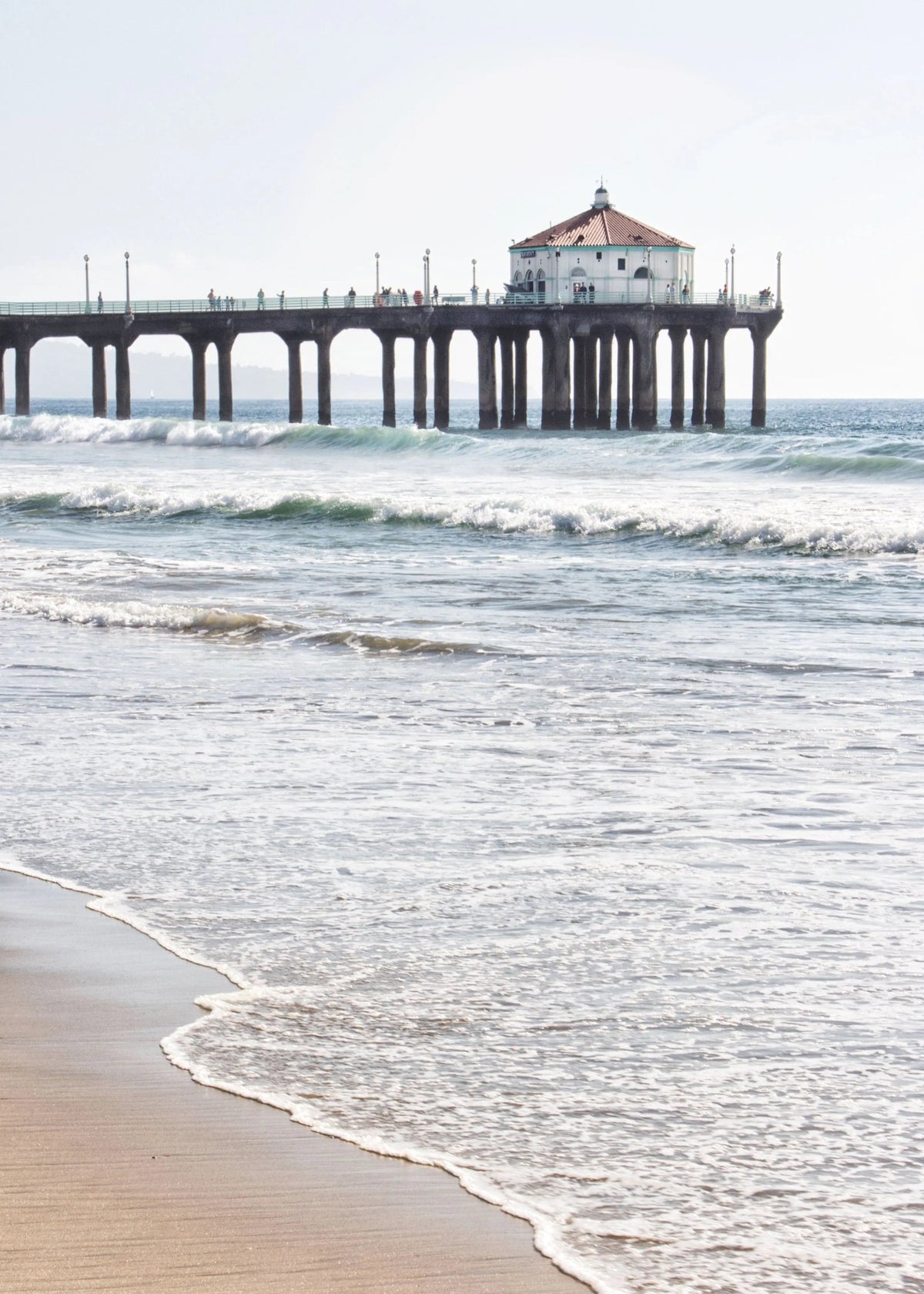 Schwarzweiß-Poster von Cosman-Photocollection mit Motiv des Manhattan Beach Piers in Kalifornien, 21x29,7 cm.