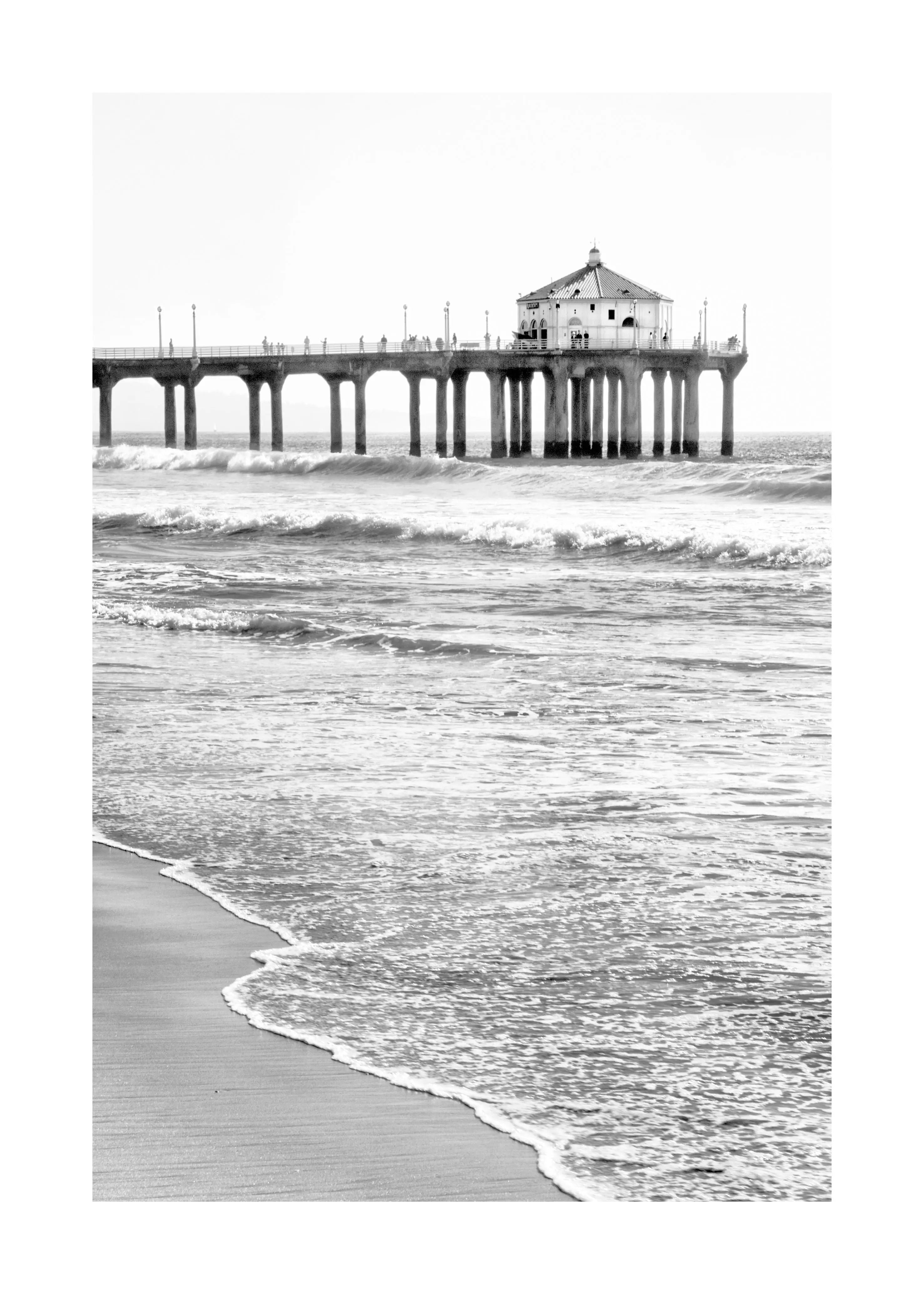Schwarzweiß-Poster von Cosman-Photocollection, Kalifornien Manhattan Beach Pier, A4-Größe, mit weißem Rand.