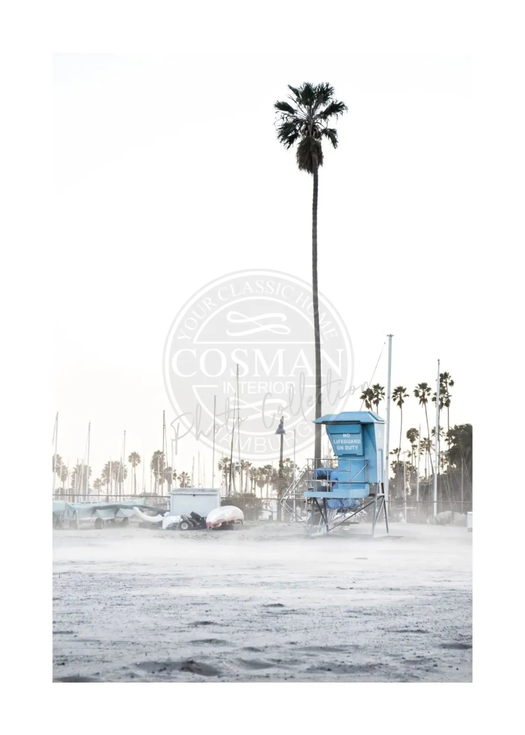 Schwarz-weiß Poster von Santa Barbara Beach in Kalifornien, 21x29,7 cm, von Cosman-Photocollection mit weißem Rand.
