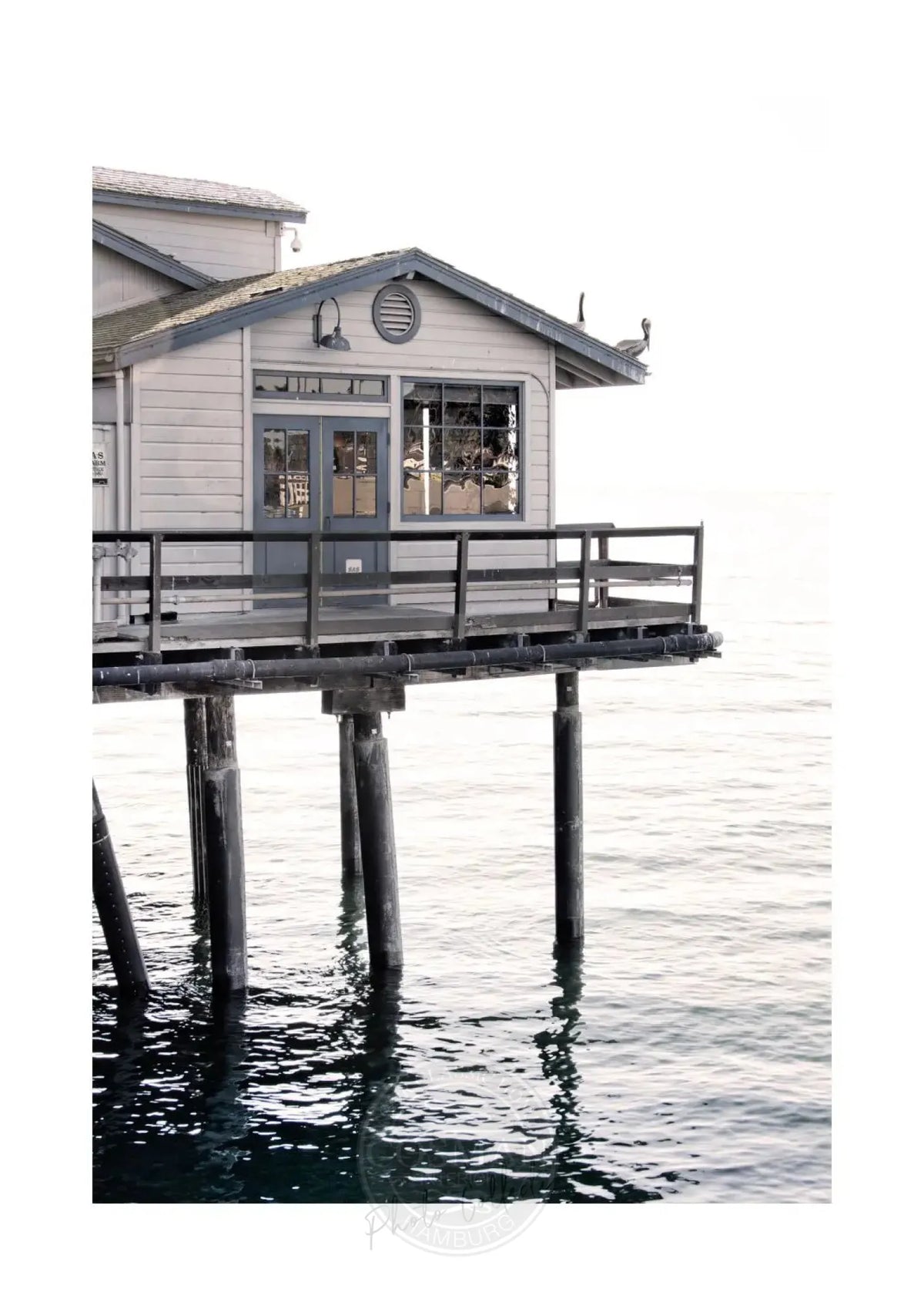 Schwarz-weiß Poster von Cosman-Photocollection mit Blick auf den Santa Barbara Pier in Kalifornien, A4-Größe, 21x29,7 cm.