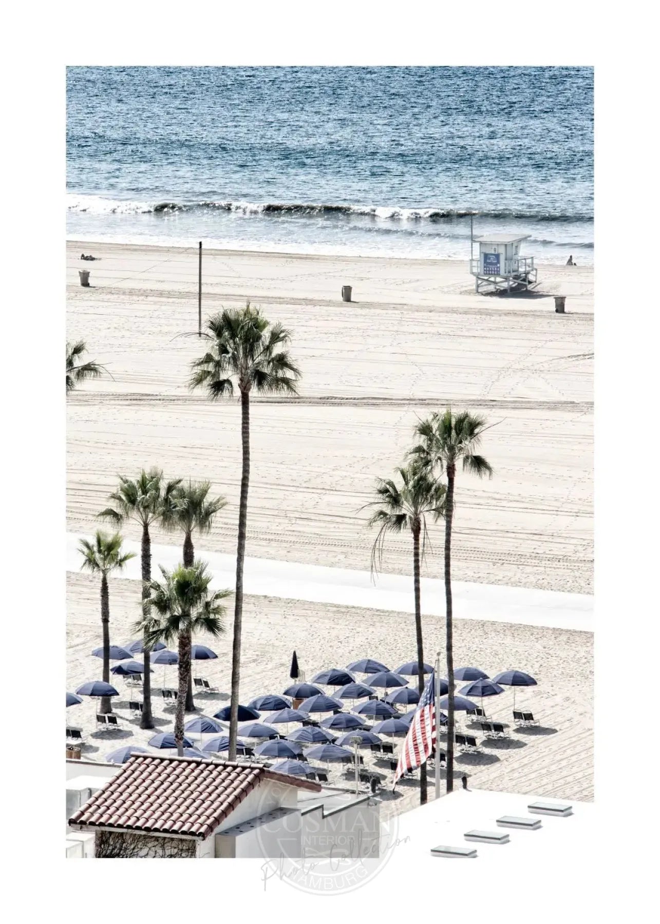 Schwarz-weiß Poster von Santa Monica Beach in Kalifornien, 21x29,7 cm, von Cosman-Photocollection mit weißem Rand.