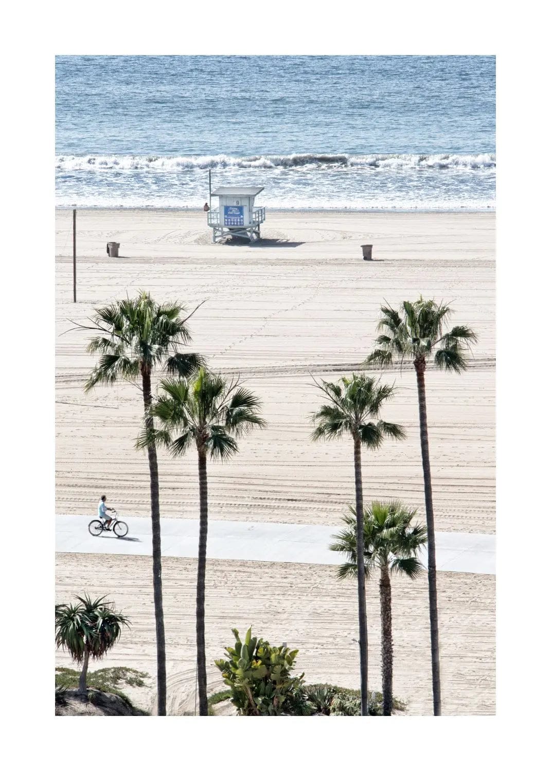 Schwarz-weiß Poster von Santa Monica Beach in Kalifornien, A4-Größe, von Cosman-Photocollection, mit weißem Rand.