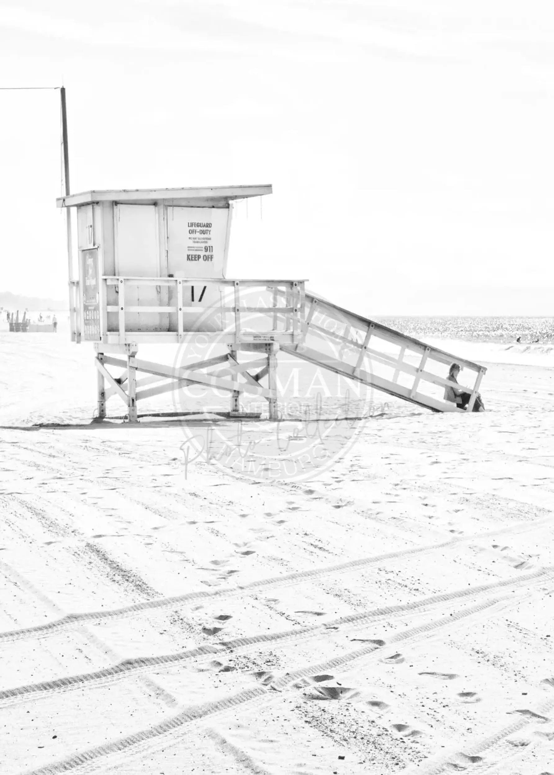 Schwarz-weiß Poster von Santa Monica Beach Lifeguard in Kalifornien, 21x29,7 cm, von Cosman-Photocollection.