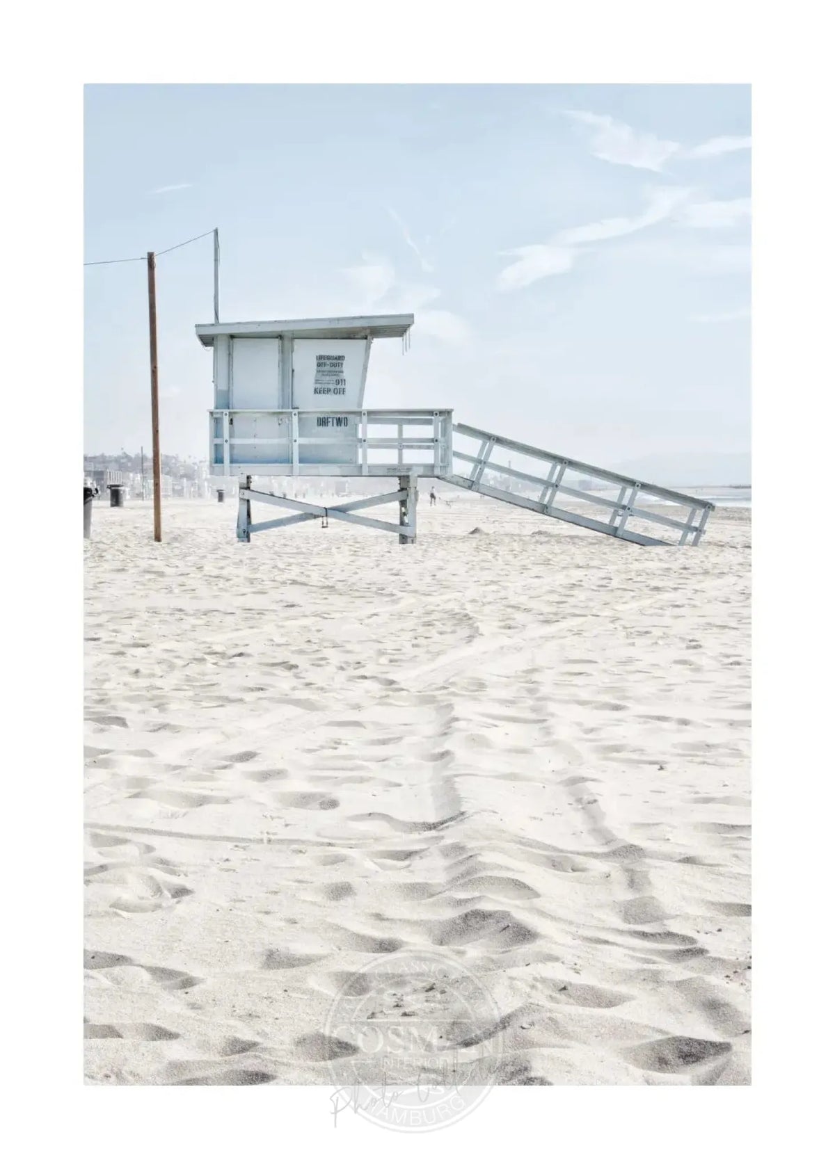 Schwarz-weiß Poster von Santa Monica Strand mit Rettungsschwimmer, K119, von Cosman-Photocollection, A4-Größe.