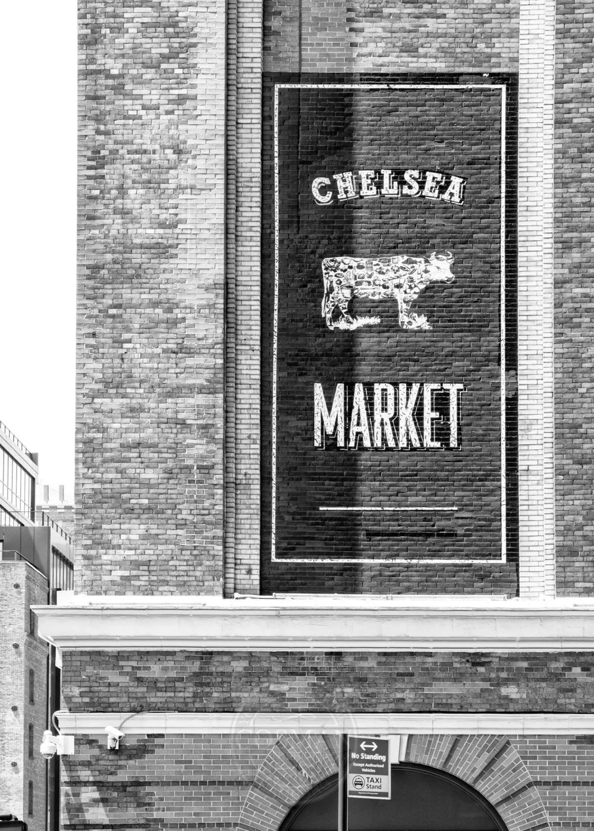 Schwarz-Weiß-Poster des Chelsea Market in New York von Cosman-Photocollection, A4-Größe, mit weißem Rand.