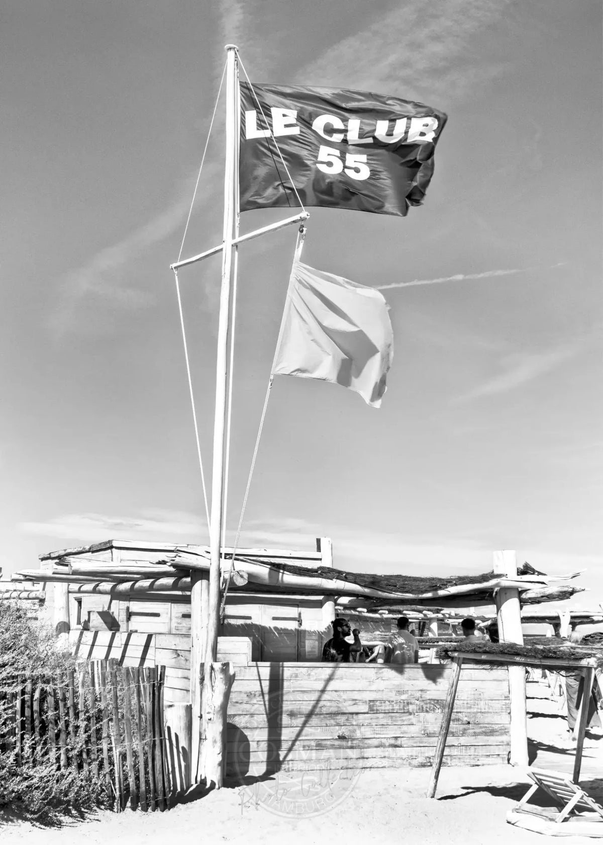 Schwarz-weiß Poster von Saint Tropez „Le Club 55“, Cosman-Photocollection, A4-Format, mit weißem Rand, kunstvoller Druck.