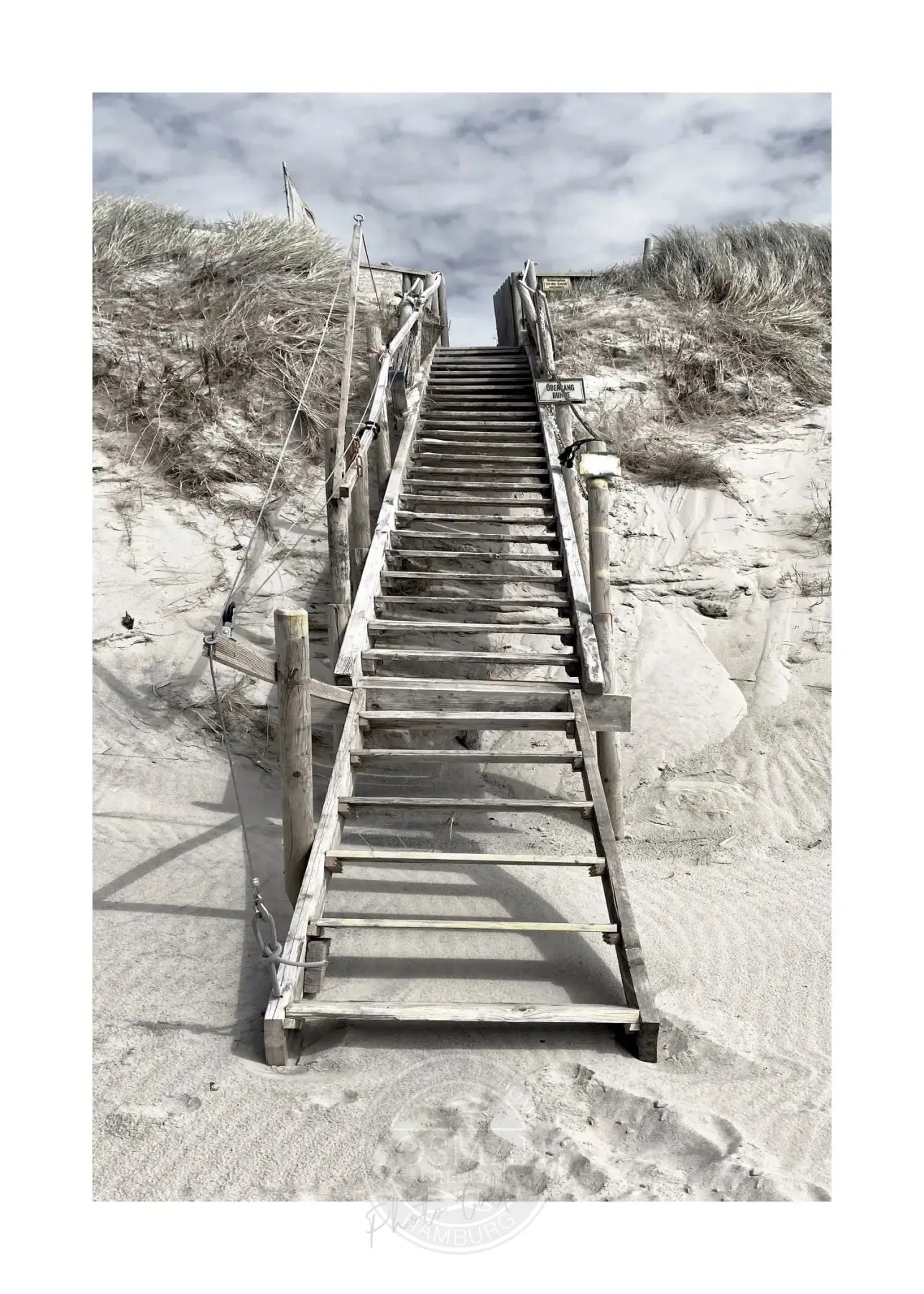 Schwarz-weiß Poster von Sylt Dünen in Hörnum, 21x29,7cm, von Cosman-Photocollection, mit weißem Rand.