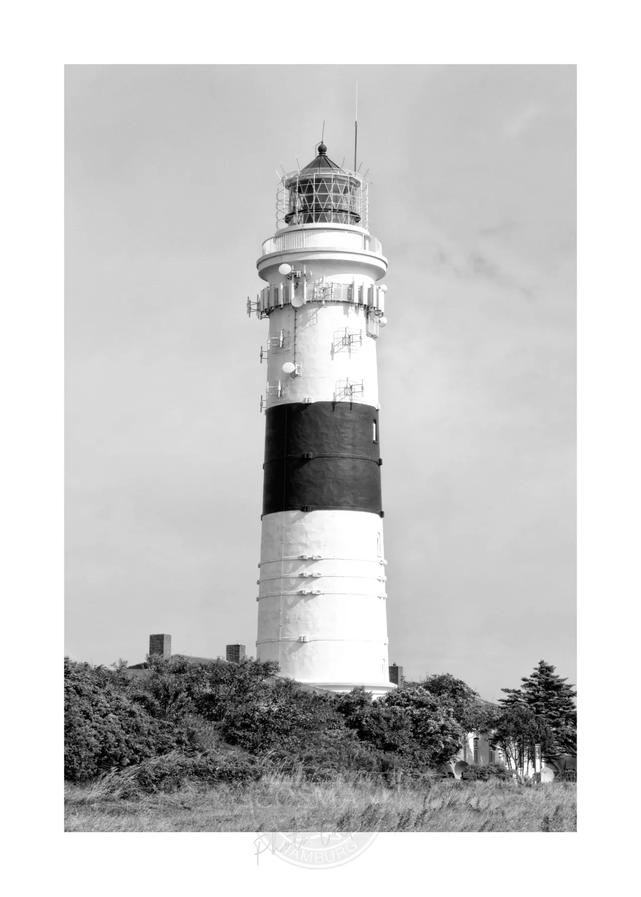 Schwarz-Weiß-Poster von Leuchtturm Langer Christian in Kampen auf Sylt, im weißen Rand, von Cosman-Photocollection, A4-Größe