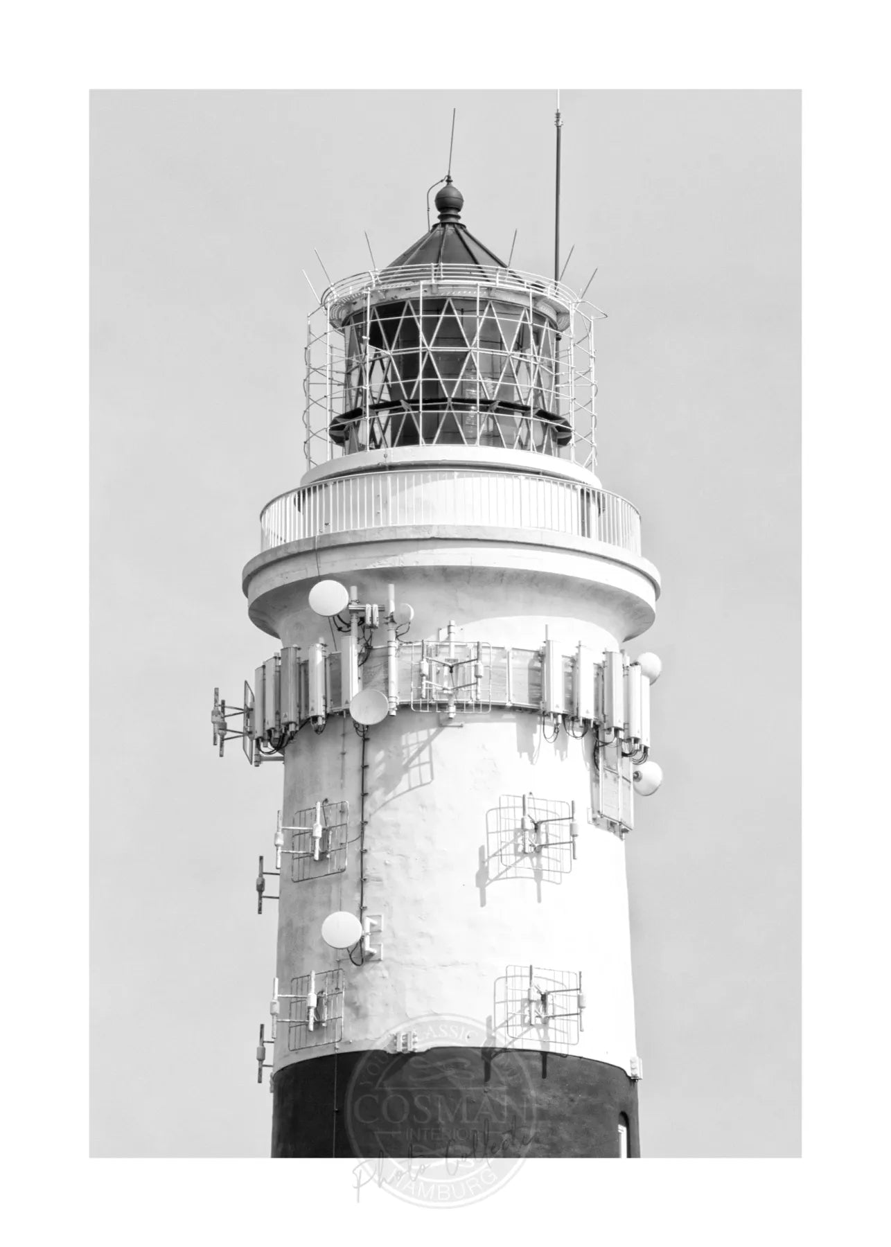 Schwarz-weiß Poster des Leuchtturms Kampen auf Sylt von Cosman-Photocollection, A4-Größe, mit weißem Rand.