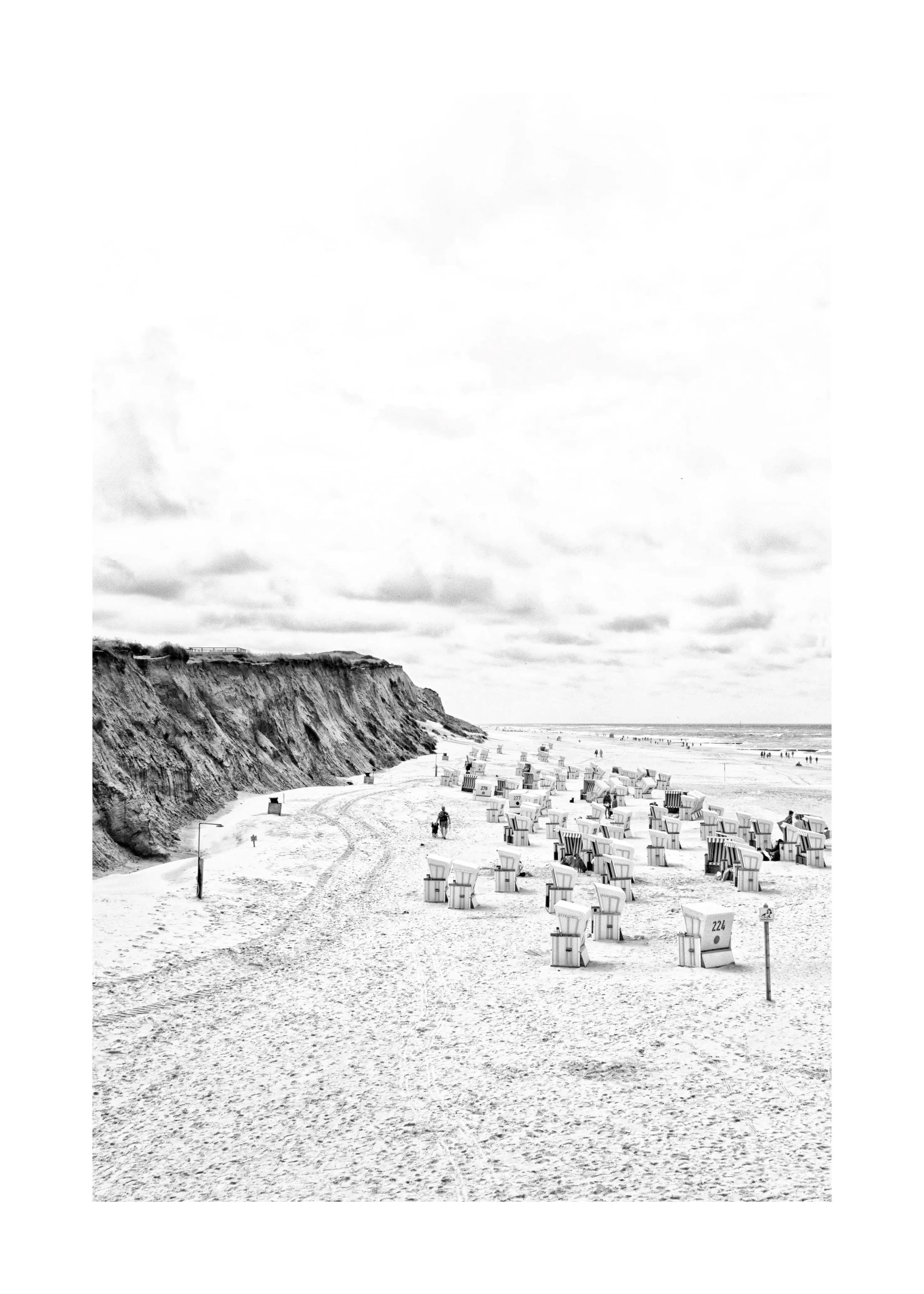 Schwarz-weiß Poster von Sylt Strandkörbe in Kampen, 21x29,7 cm, von Cosman-Photocollection, mit weißem Rand.