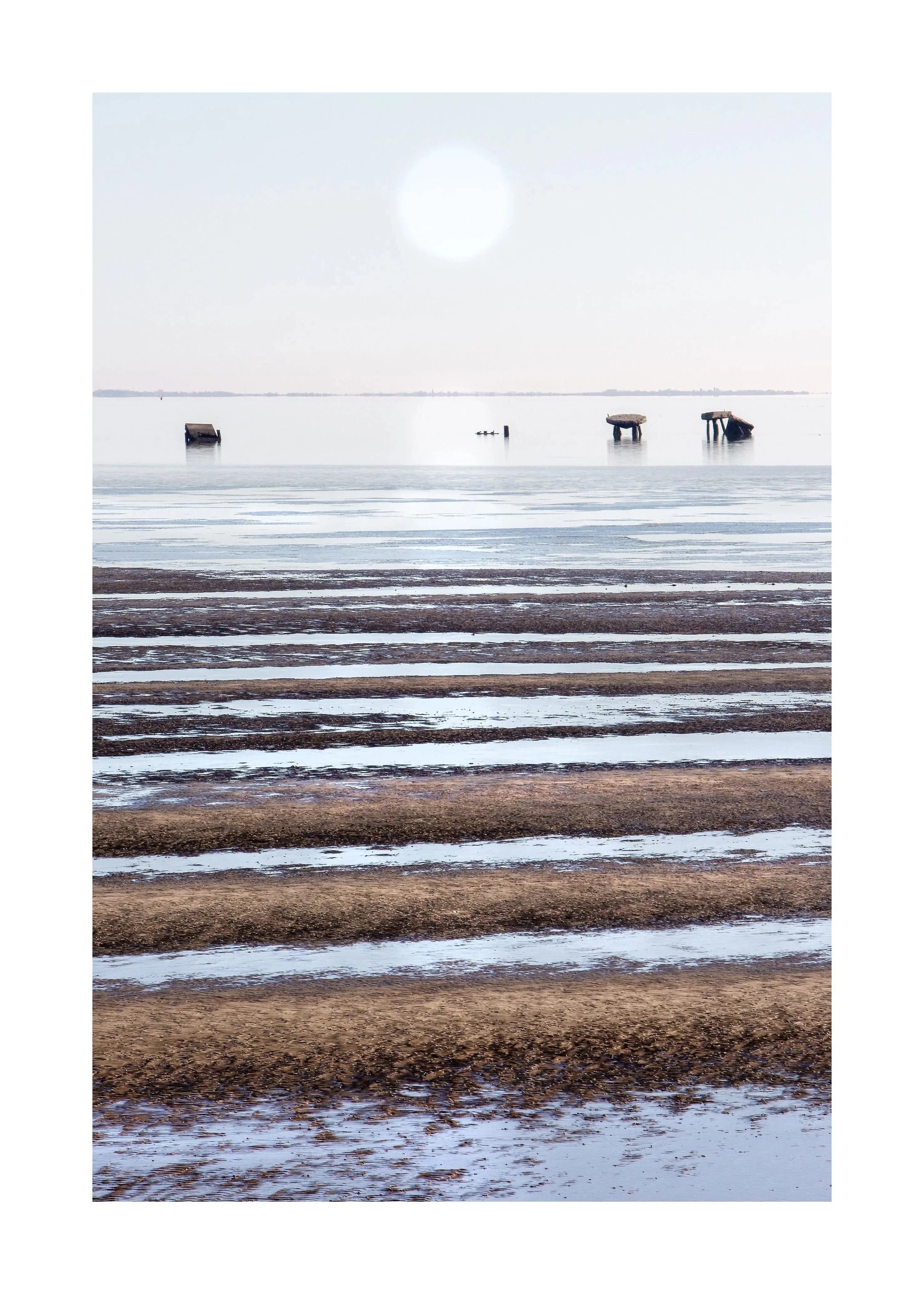Schwarz-weiß Poster von Sylt mit Wattenmeer, 21x29,7 cm, von Cosman-Photocollection, mit weißem Rand.