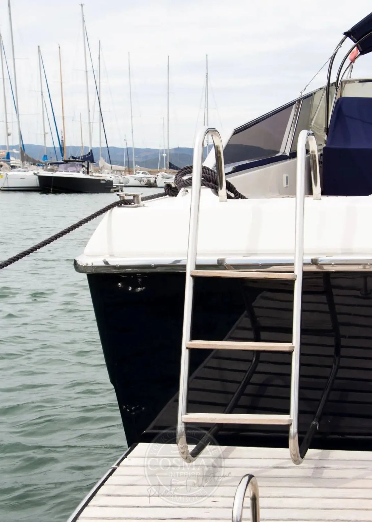 Schwarz-Weiß-Poster 'Yacht' Saint Tropez von Cosman-Photocollection, A4-Größe, mit weißem Rand, maritime Atmosphäre