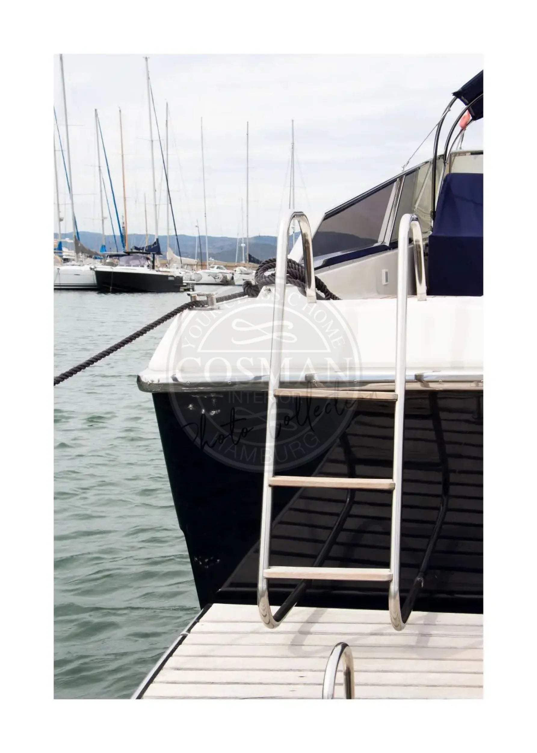 Schwarz-weiß Poster 'Yacht' Saint Tropez von Cosman-Photocollection, A4-Größe, mit weißem Rand, beeindruckende Meeresaufnahme