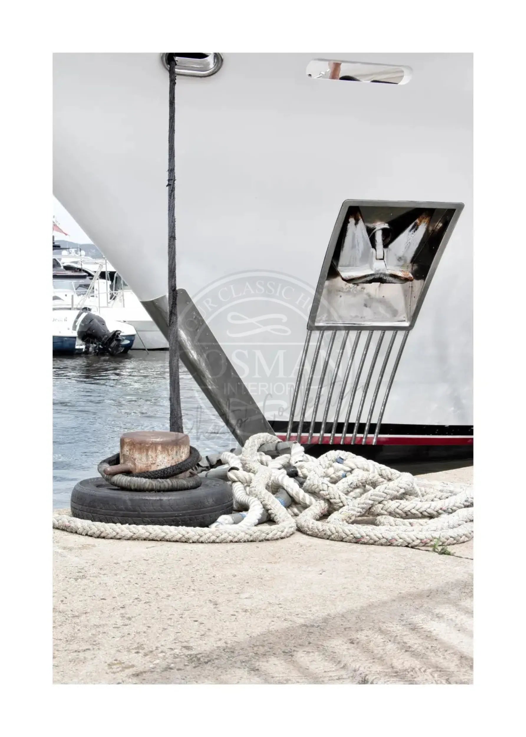 Schwarz-weiß Poster 'Yacht' Saint Tropez von Cosman-Photocollection, A4 Größe, mit weißem Rand, zeigt eine luxuriöse Yacht.