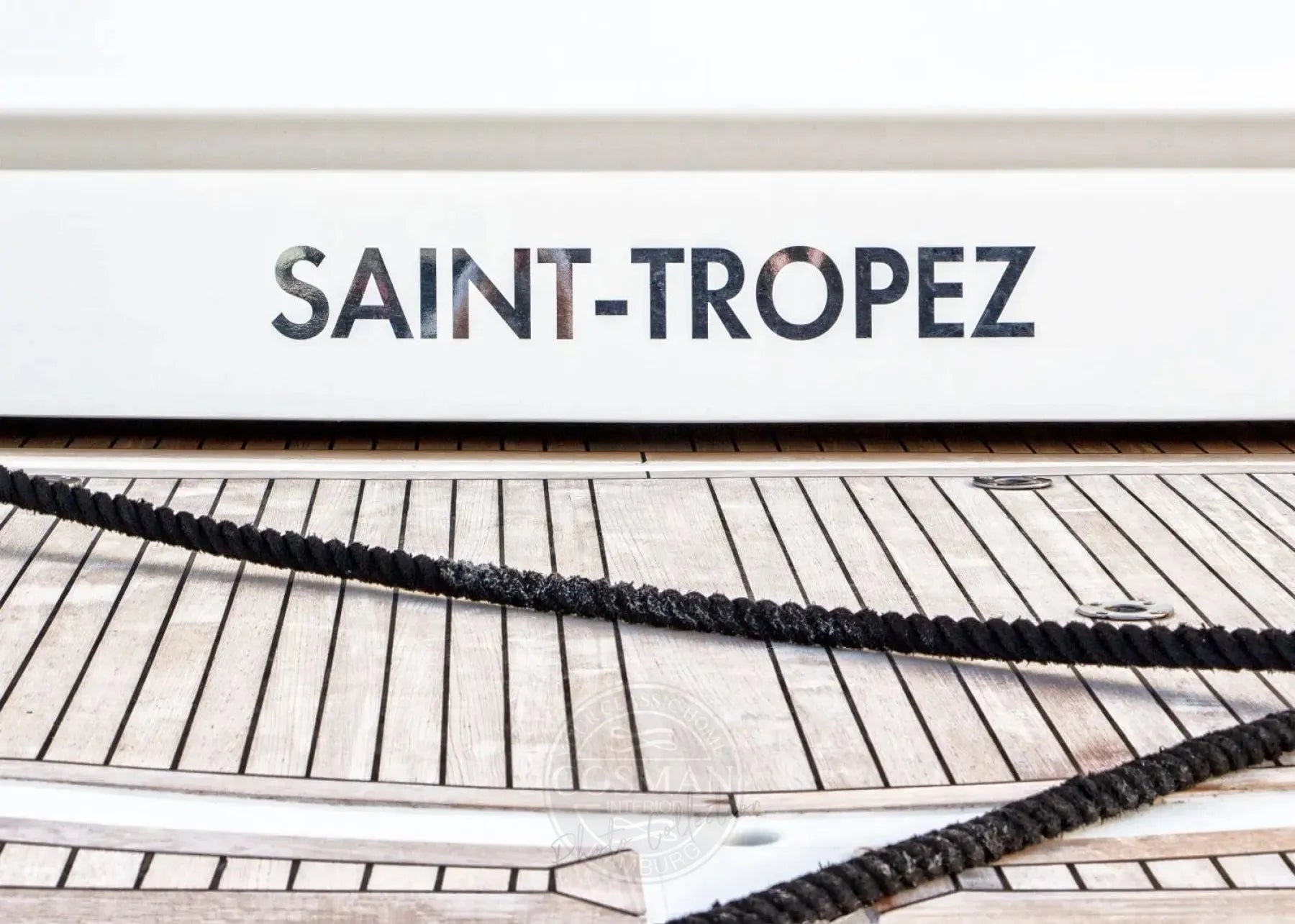 Schwarz-weiß Poster mit Boot-Motiv aus Saint Tropez, von Cosman-Photocollection, A4-Größe, mit weißem Rand.
