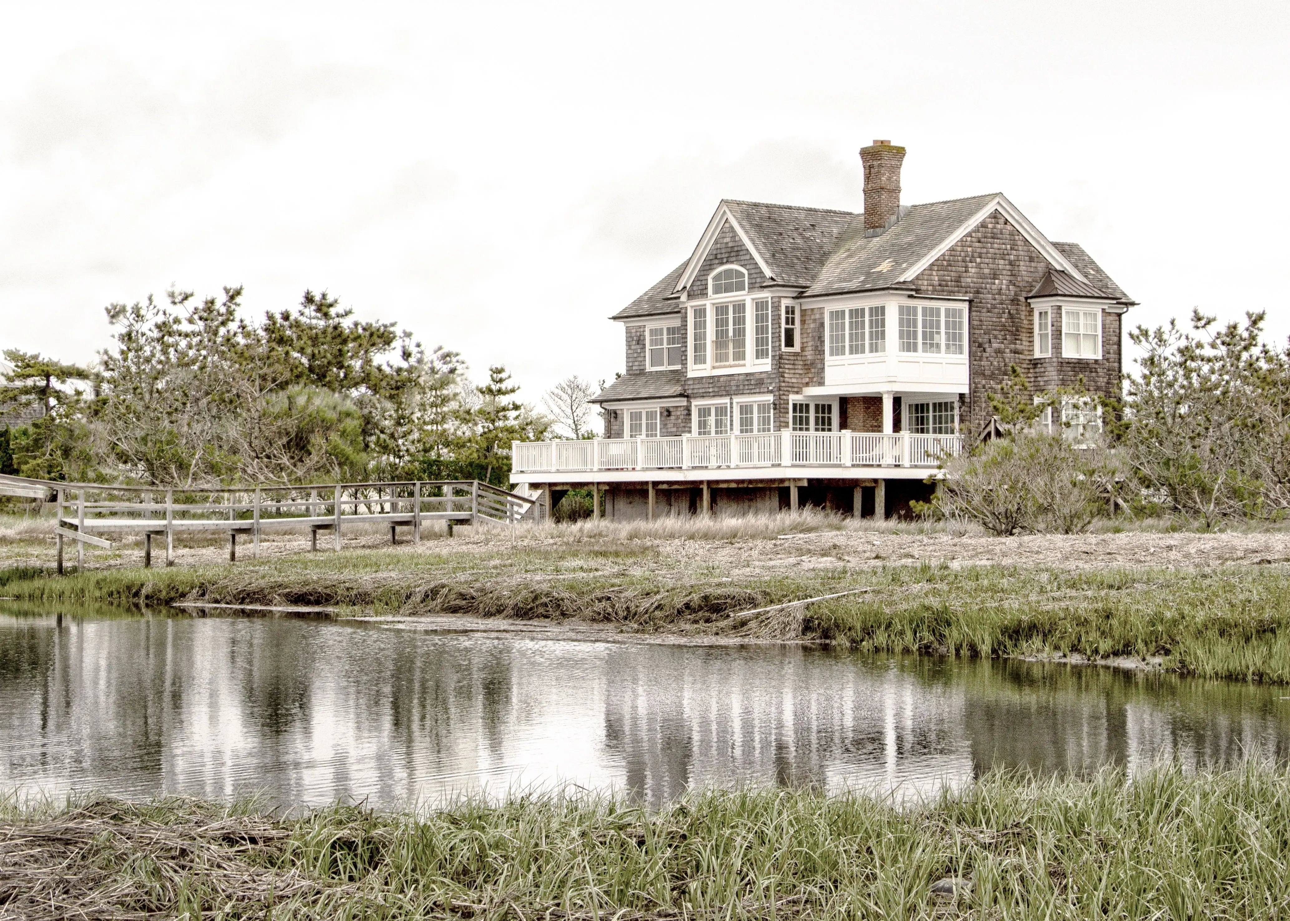 Schwarz-weiß Poster Hamptons Long Island ’Beach House’ von Cosman-Photocollection, 29,7x21cm, mit weißem Rand