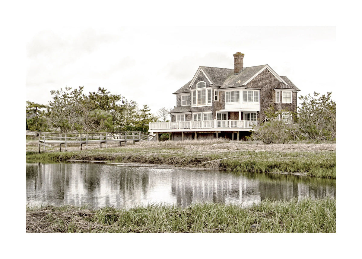 Schwarz-weiß Poster von Cosman-Photocollection mit Bild des Hamptons Long Island Beach House, 29,7x21cm, mit weißem Rand