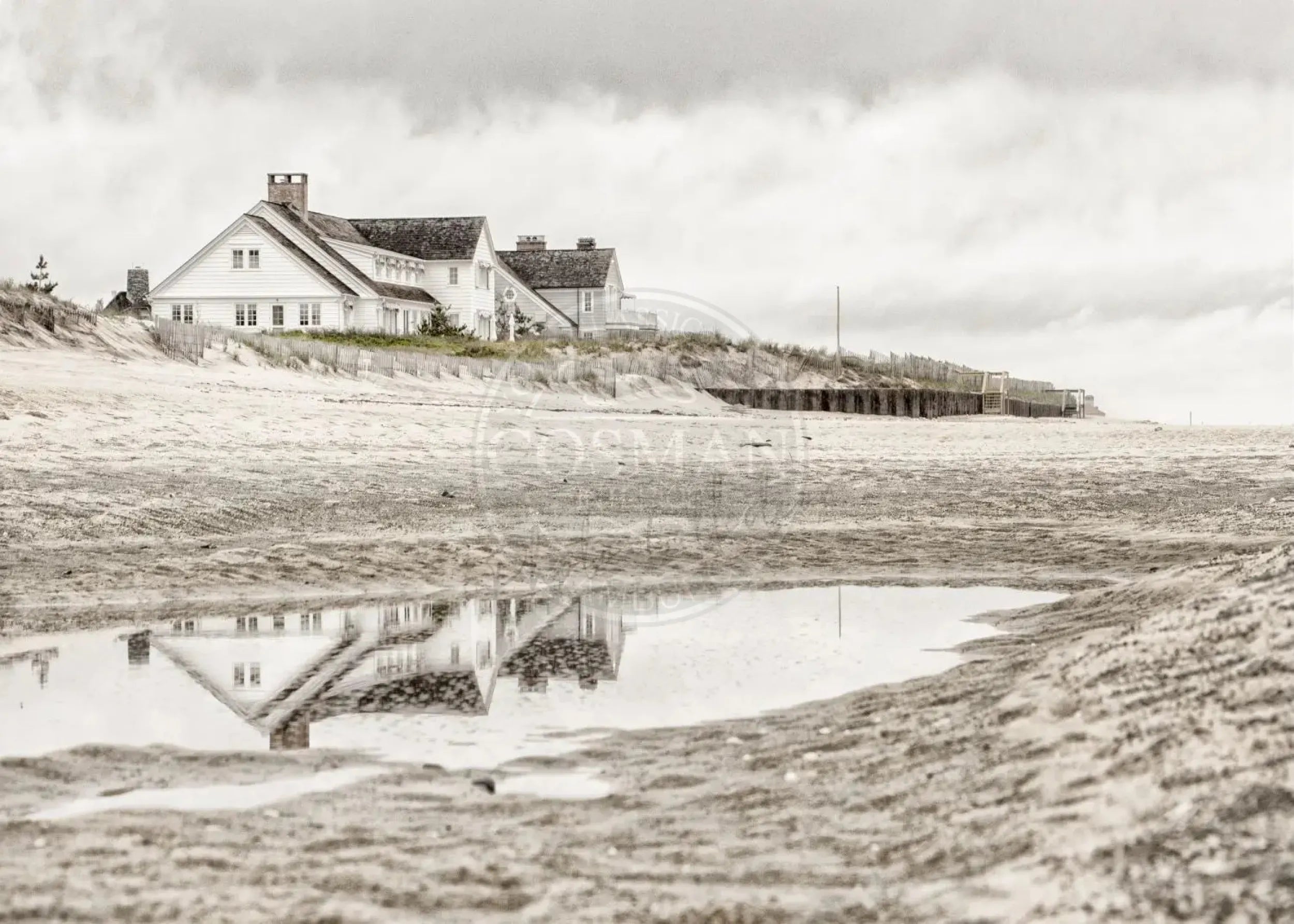 Schwarz-weiß Poster von Cosman-Photocollection mit Strandhaus-Motiv auf Long Island, 29,7x21cm, A4, mit weißem Rand