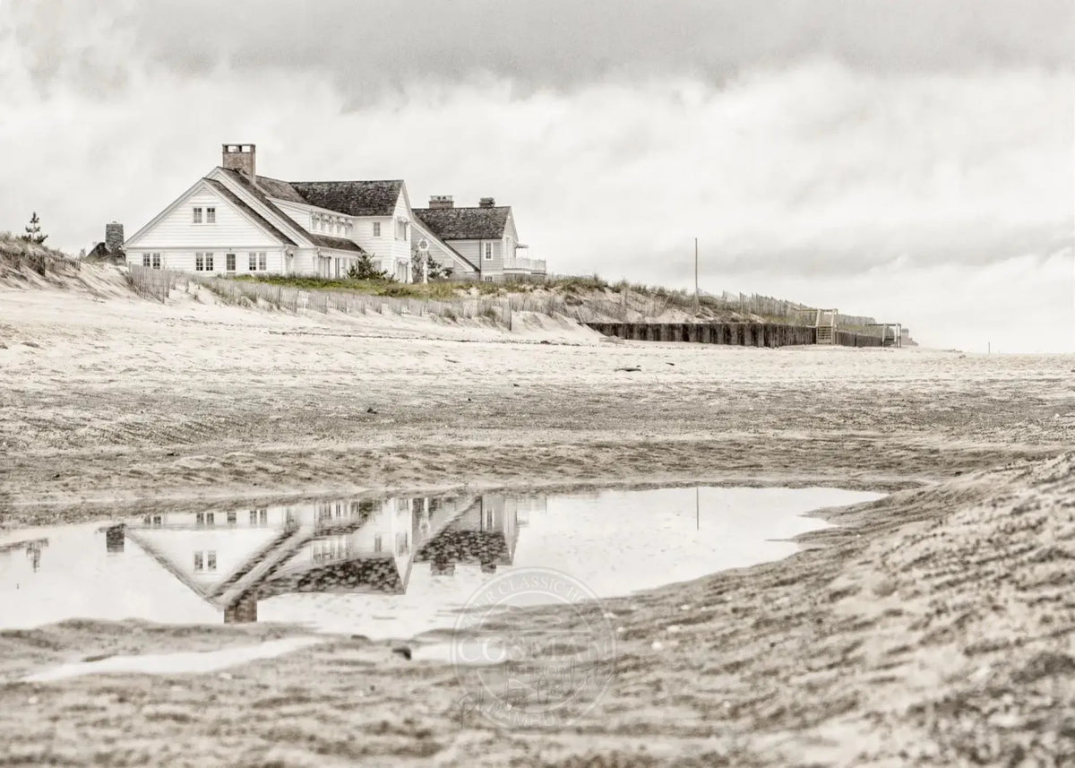 Schwarz-weiß Poster von Cosman-Photocollection mit Strandhaus-Motiv auf Long Island, 29,7x21cm, A4, mit weißem Rand